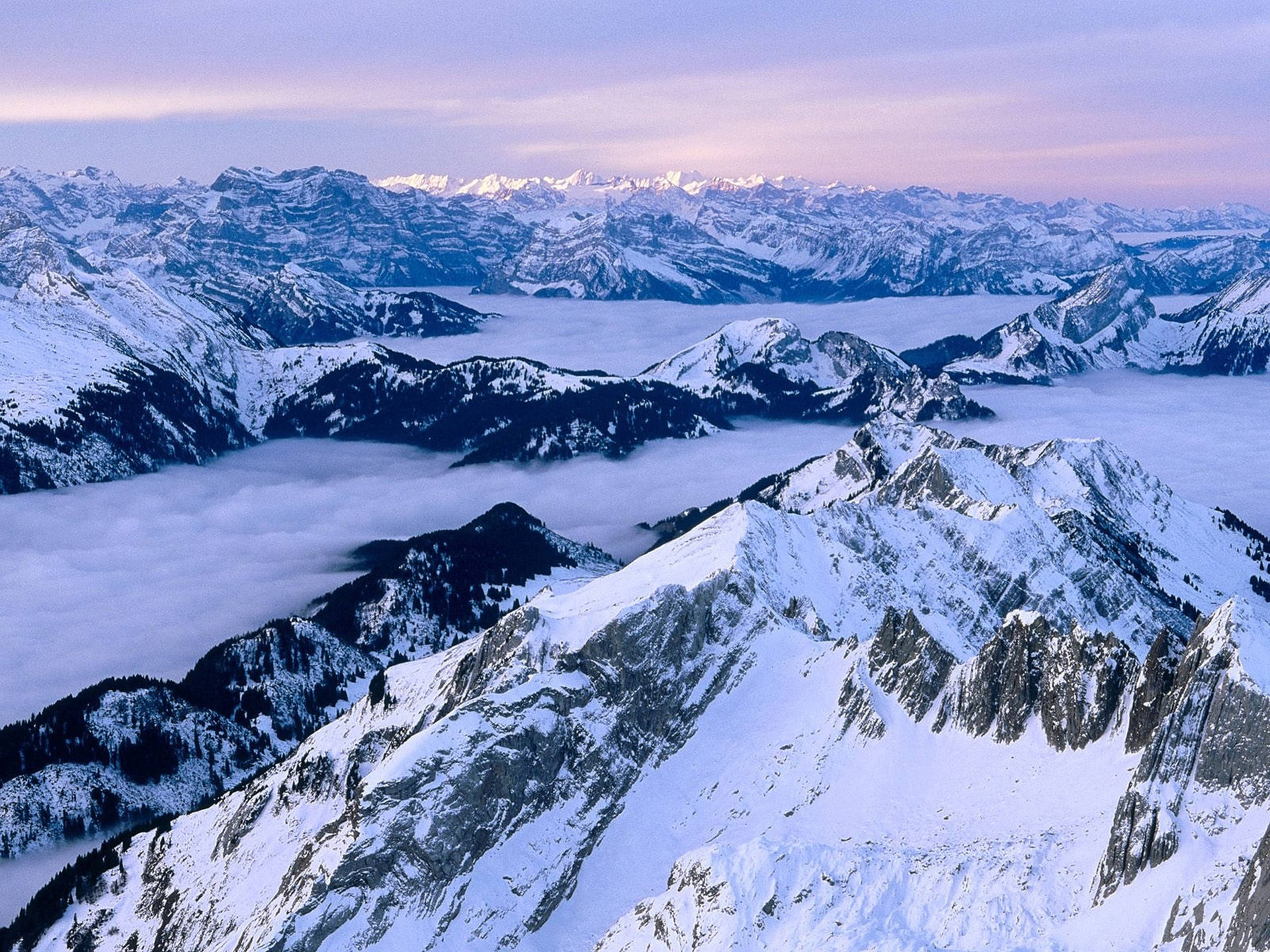 Vistaaérea De Los Alpes Suizos. Fondo de pantalla