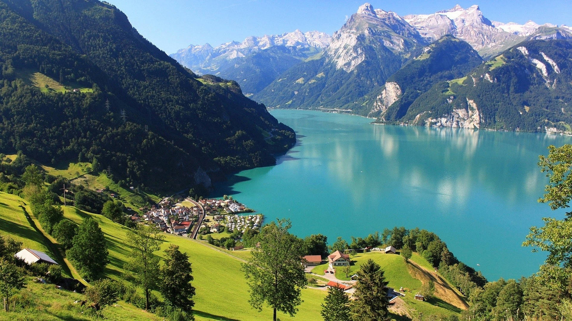 Lago Blu Delle Alpi Svizzere Sfondo