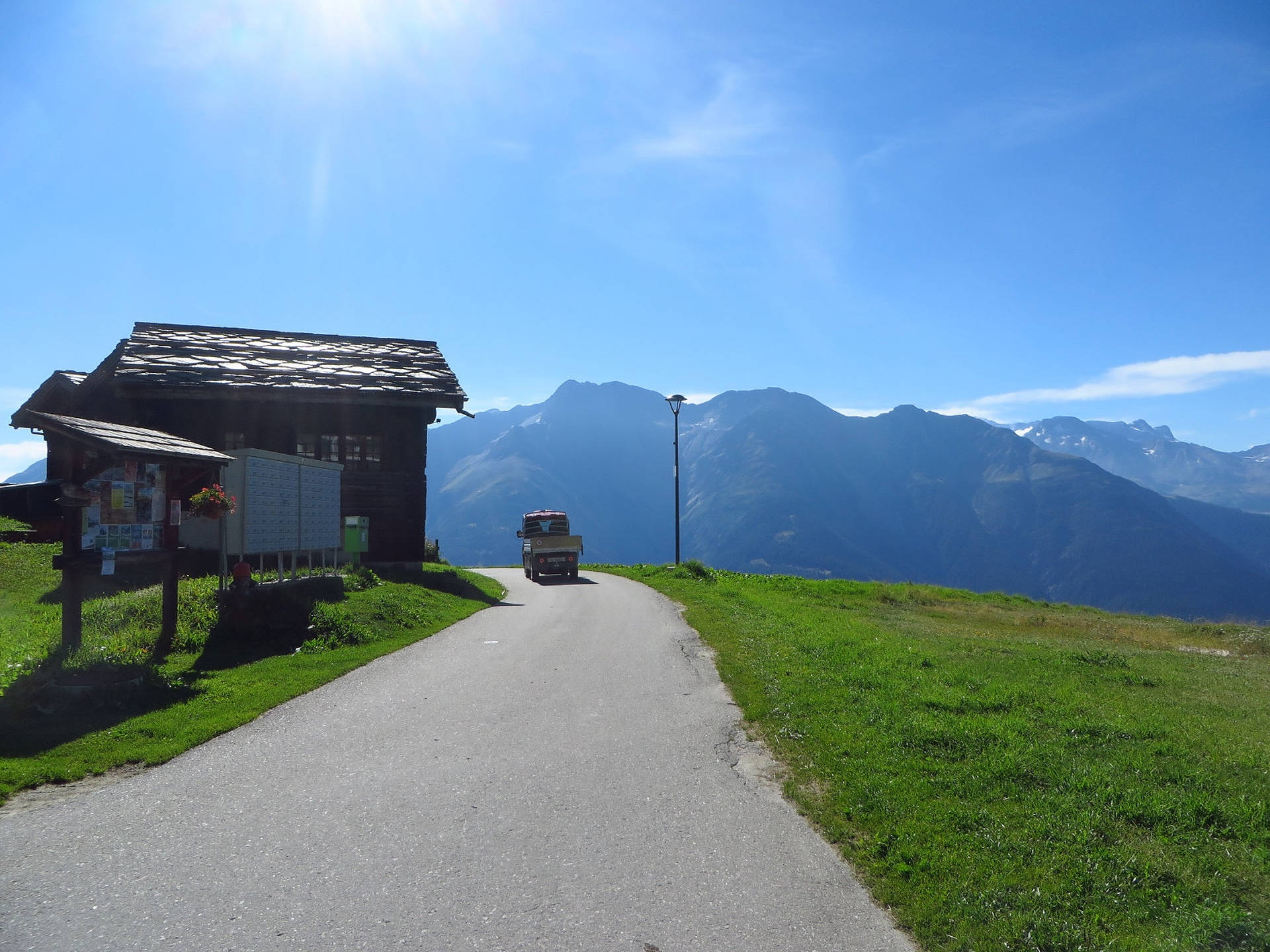 Schweiziske Alper Road Wallpaper