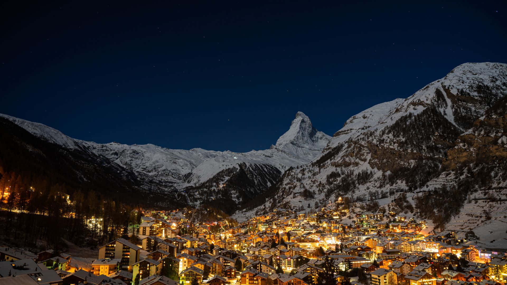 Paesaggiosvizzero Mozzafiato Con Montagne E Lago