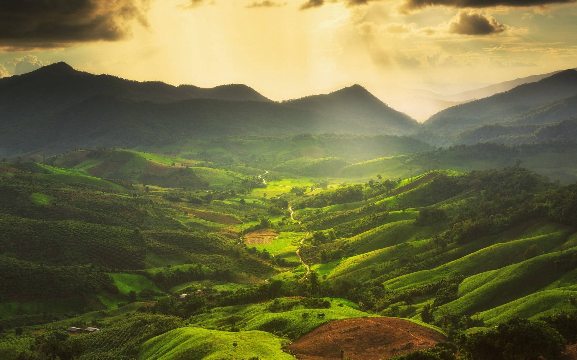 Hills village. Долина равнина Армения. Зеленые горы. Долина в горах. Зеленый пейзаж.