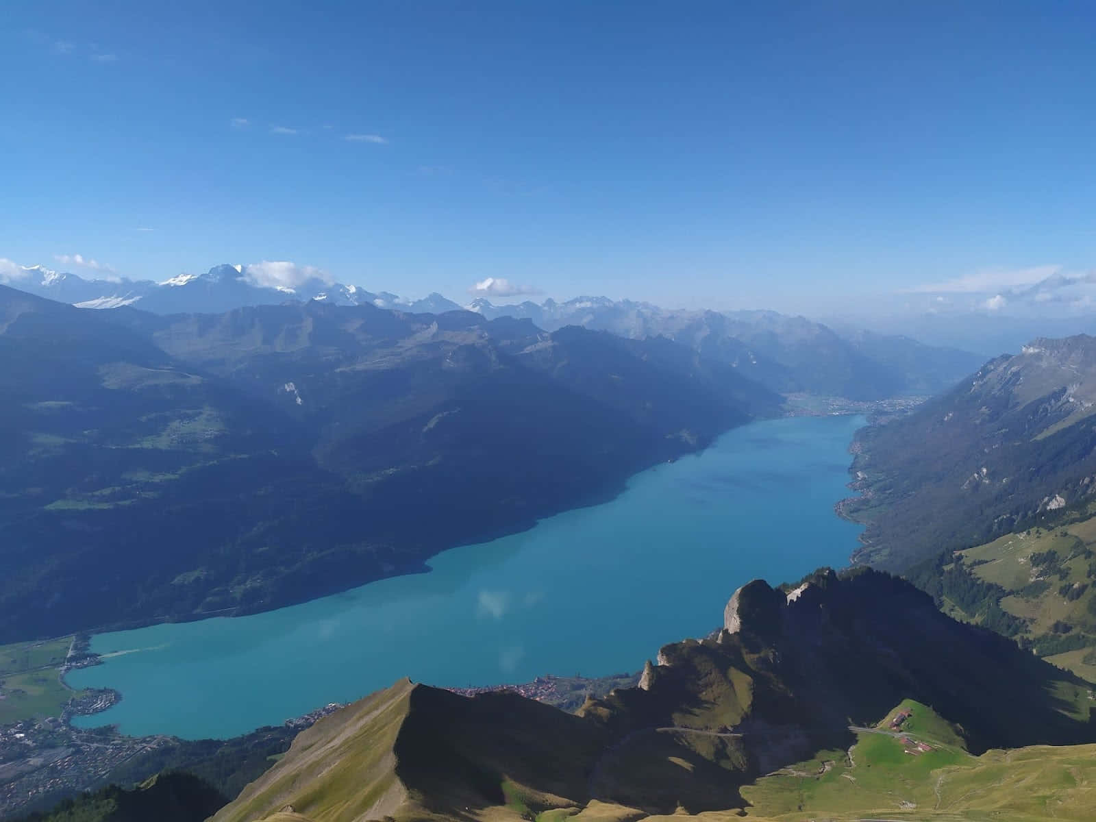 Apreciandoa Vista Da Deslumbrante Suíça.
