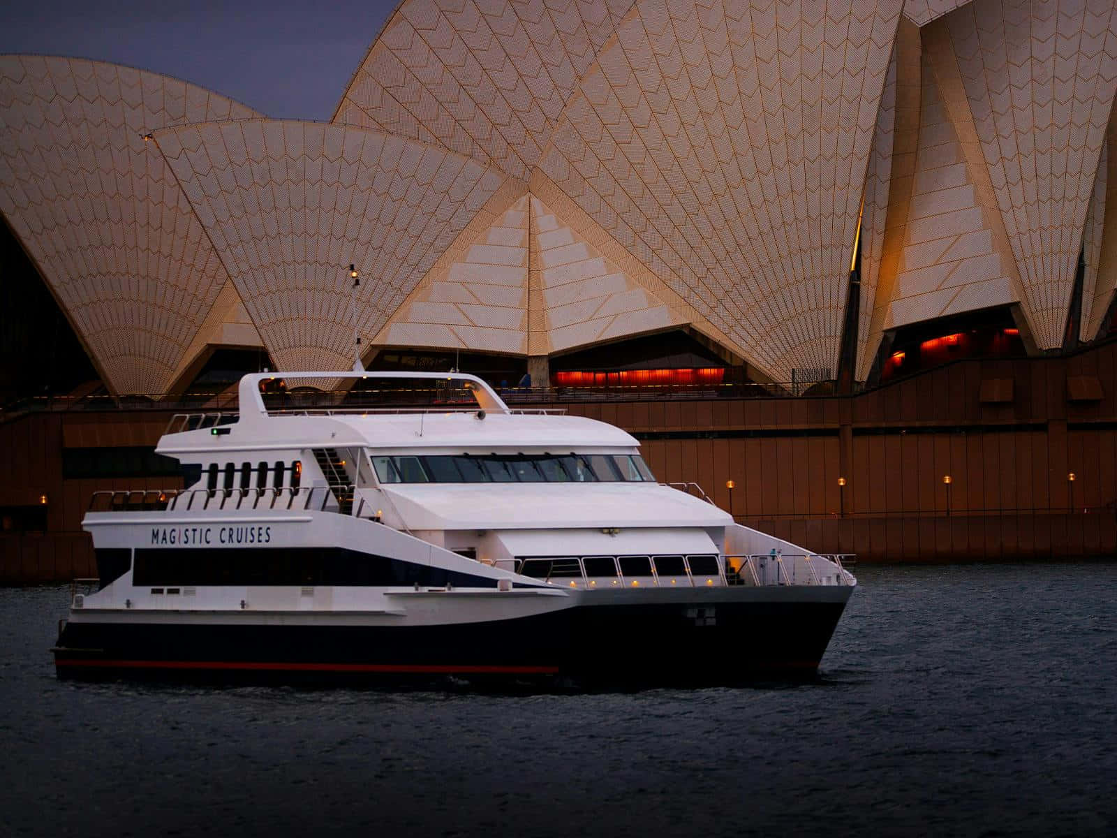 Sydney Opera Houseand Cruise Shipat Dusk Wallpaper