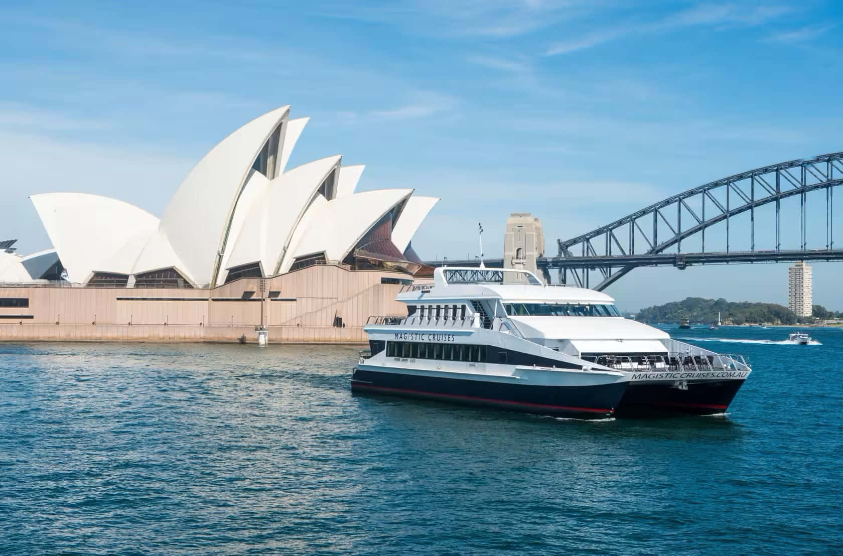 Sydney Opera Houseand Harbour Cruise Wallpaper
