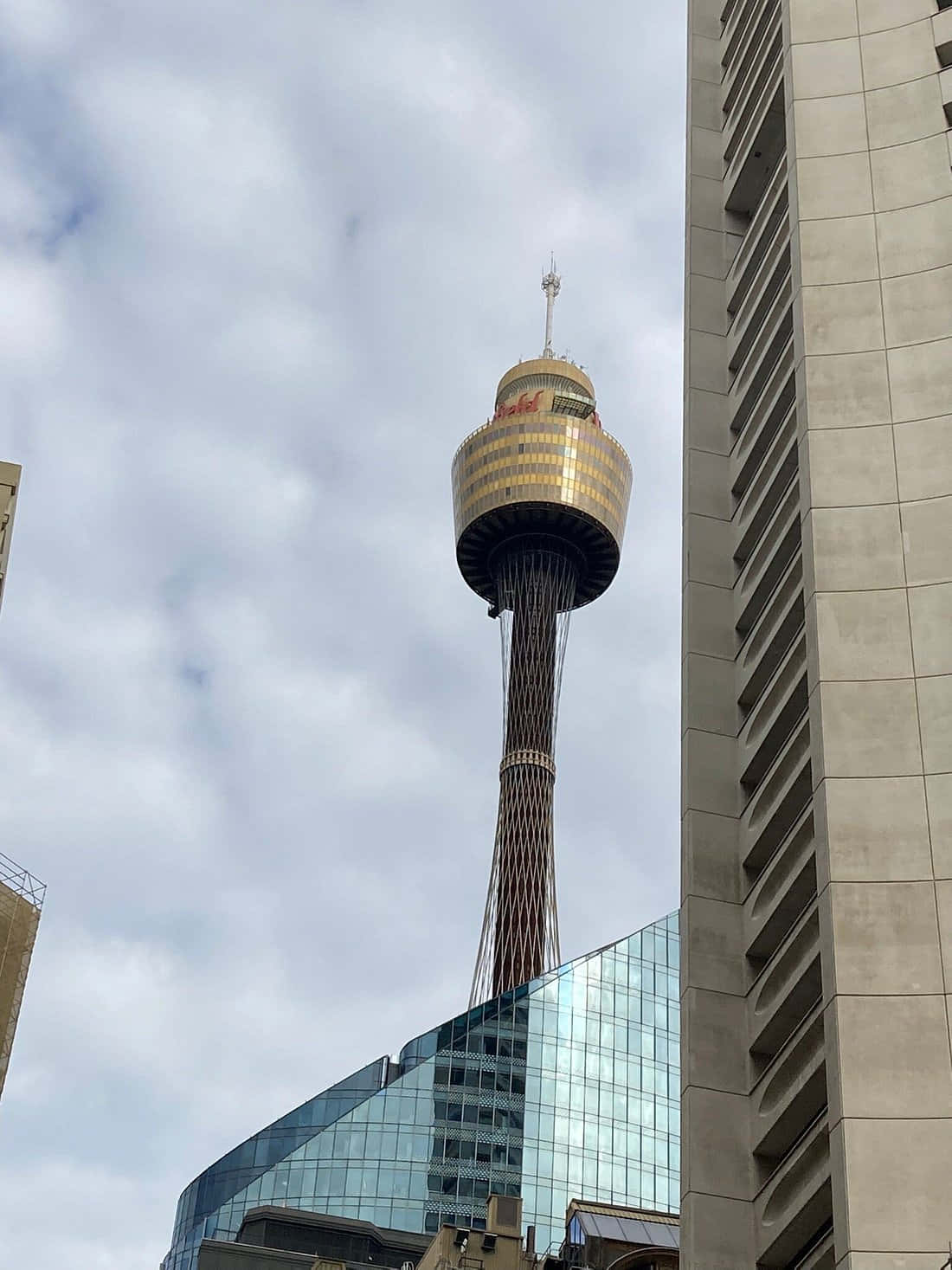 Sydney Tower Eye Tegen Bewolkte Lucht Achtergrond