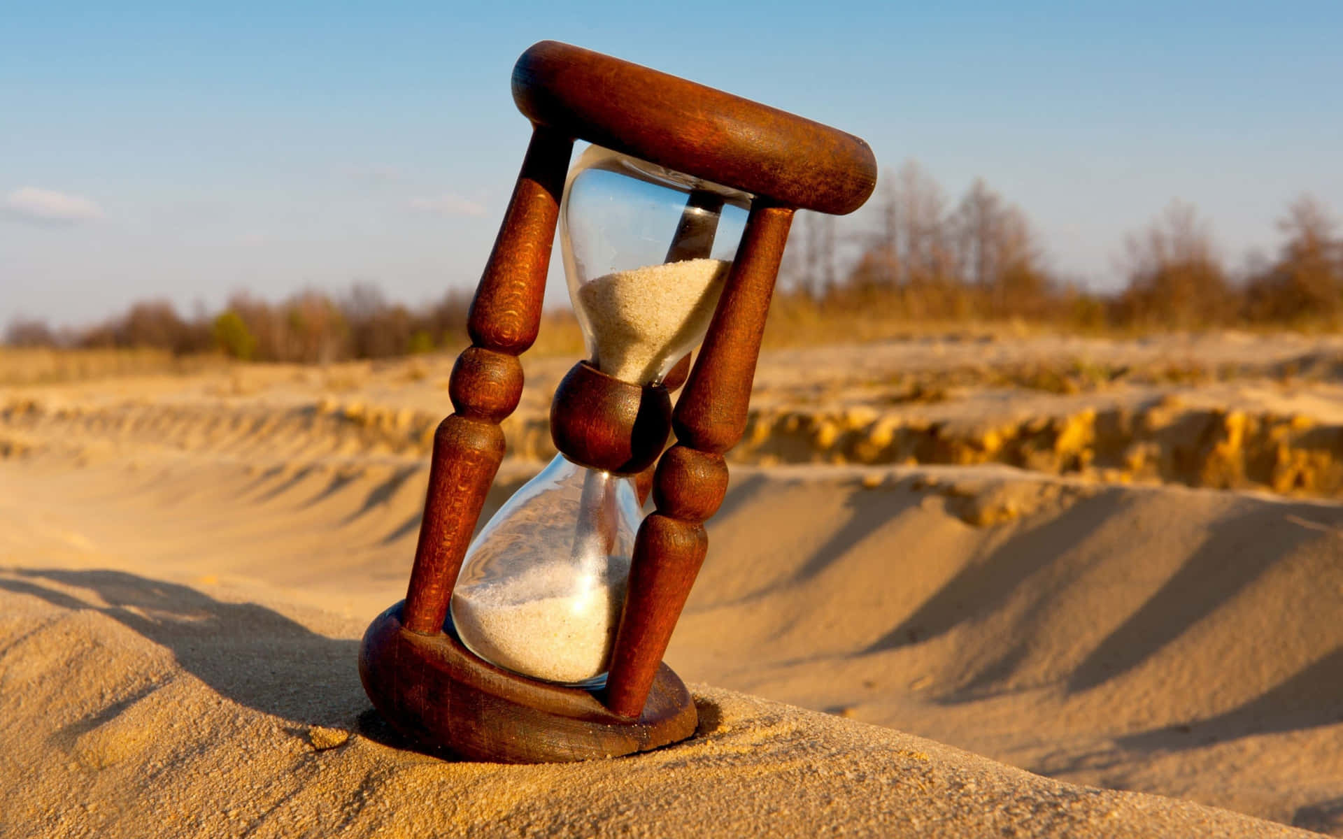 Wallpaper - Symboliske timeglas på sand tapet Wallpaper