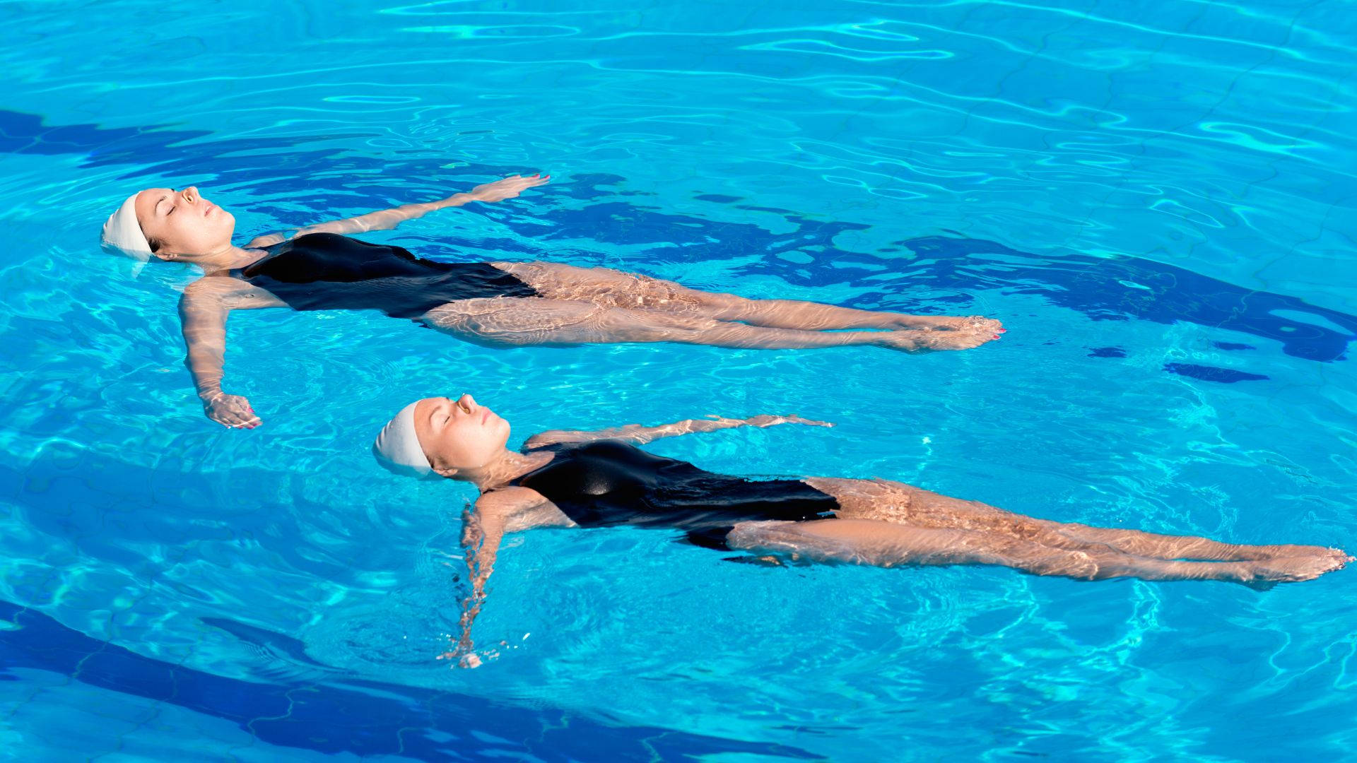 Synchronisiertesschwimmen Auf Dem Wasser Als Kunst Wallpaper