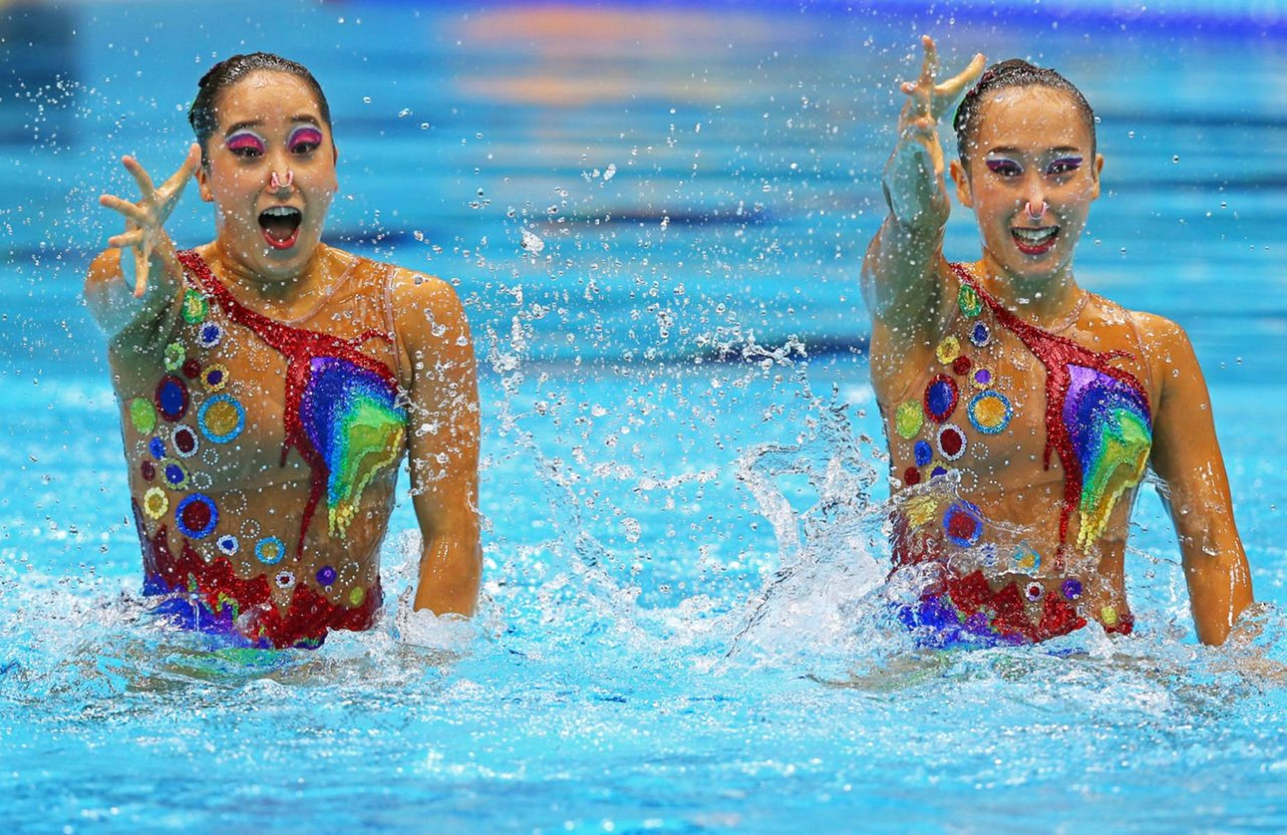 Synchronized Swimming Mi Hyang Jang And Hivi You Jong Wallpaper