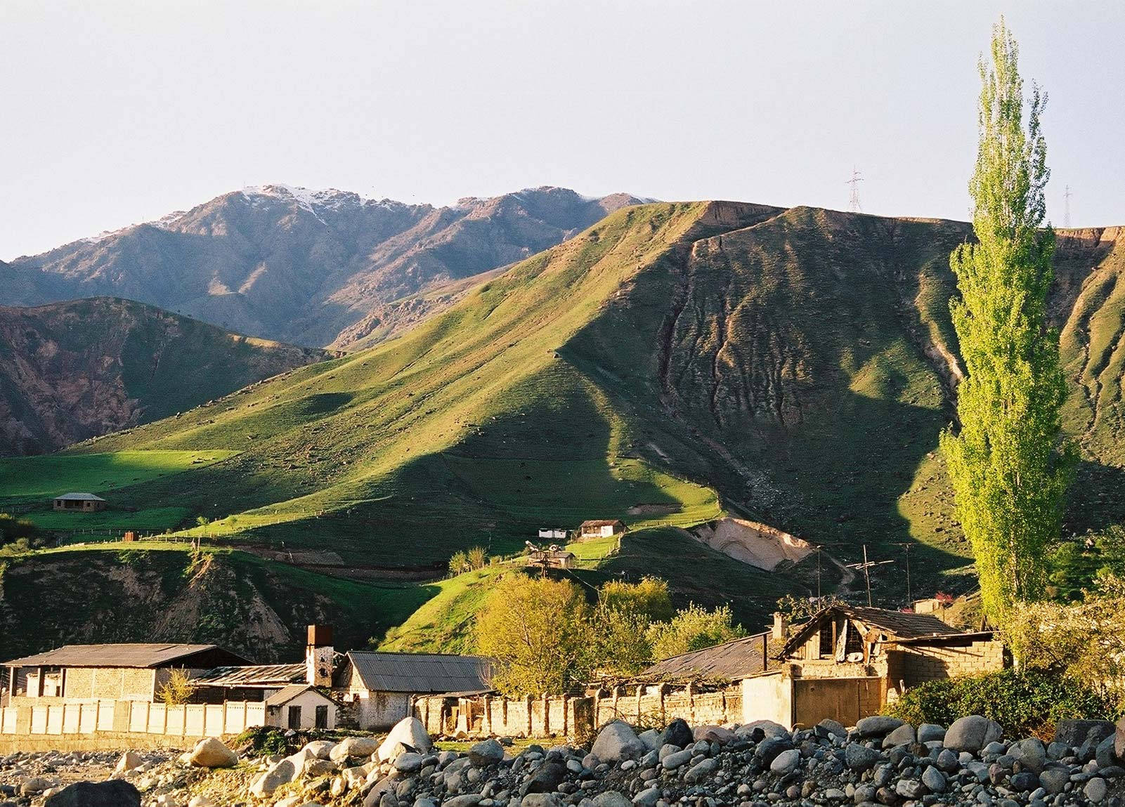 Tadsjikistan Grønne Bjergkæder Wallpaper