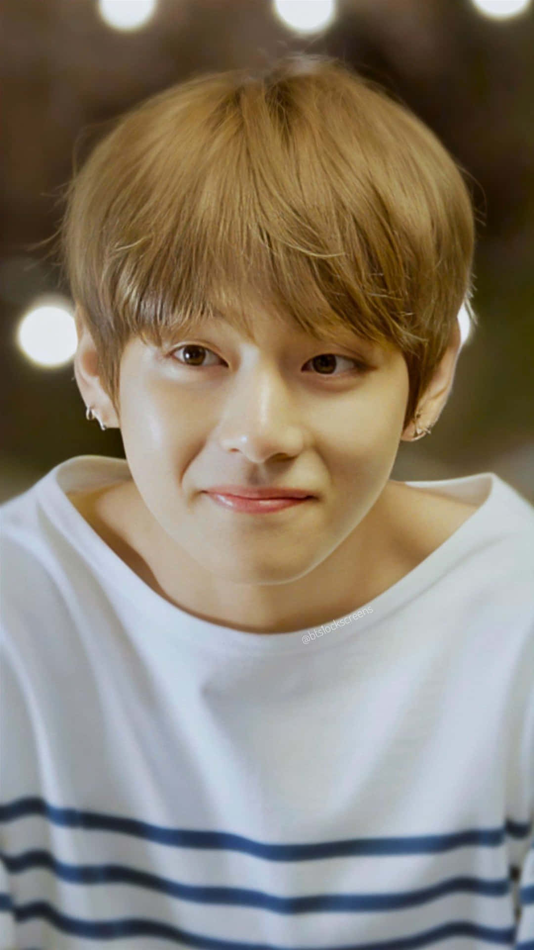 Download Taehyung Cute 1152 X 2048 Picture | Wallpapers.com