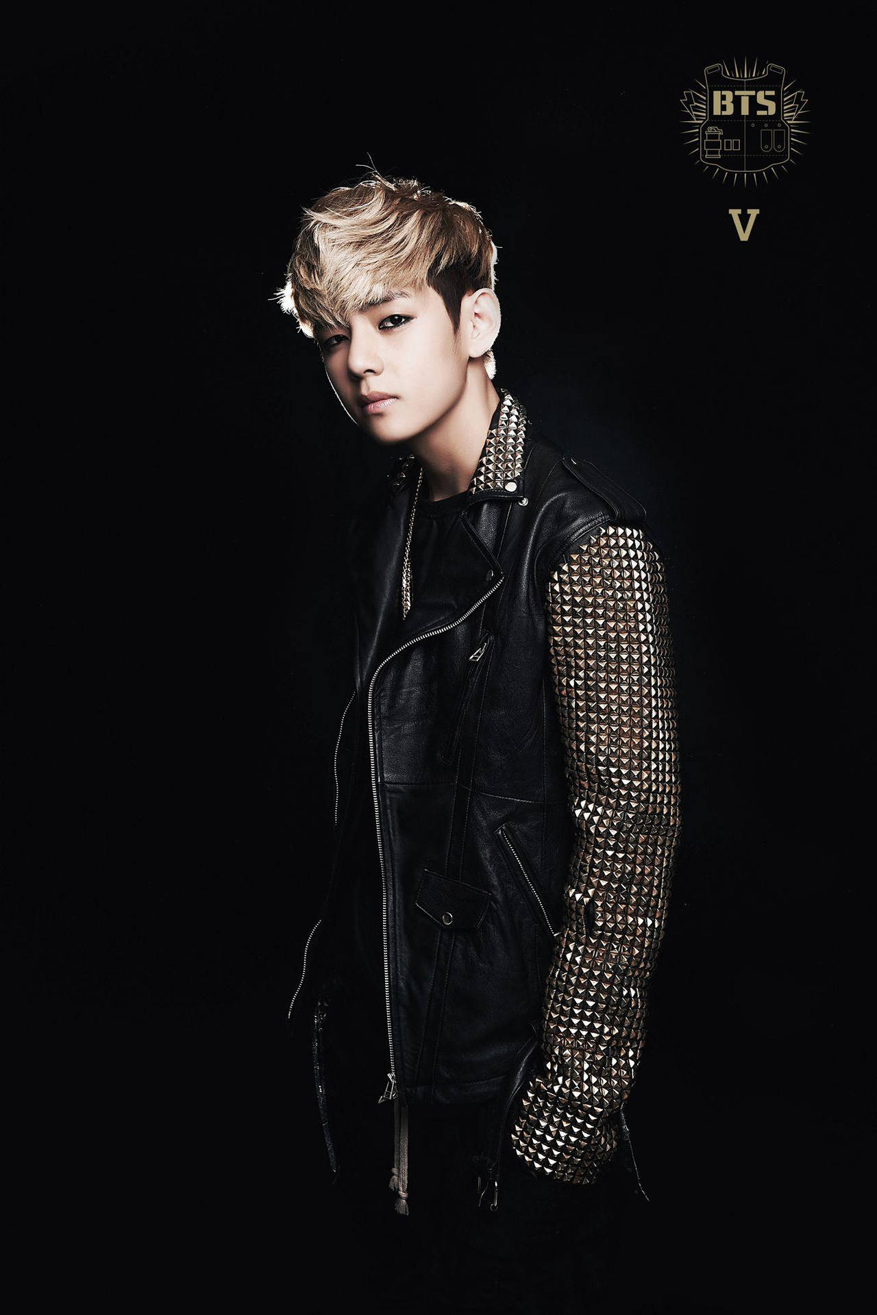 Taehyung Cute Wearing Black Leather Jacket Wallpaper