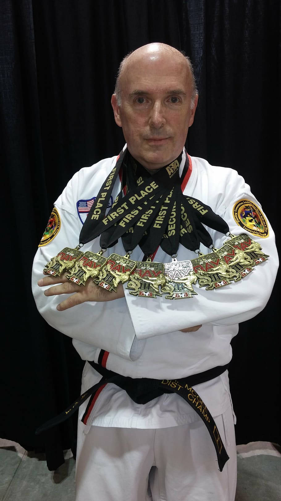 Atletadi Taekwondo Con Medaglie D'oro Sfondo
