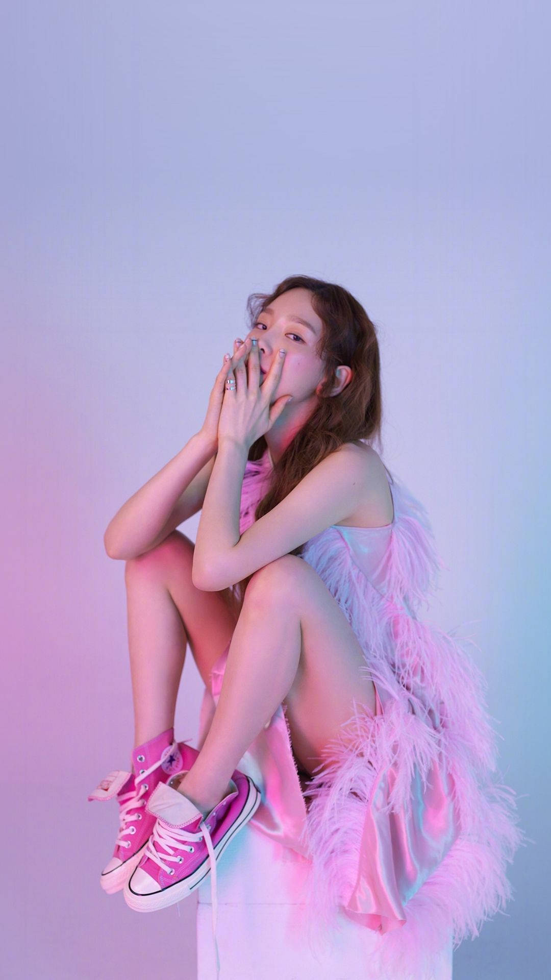 Taeyeon i pink som baggrunds-wallpaper Wallpaper