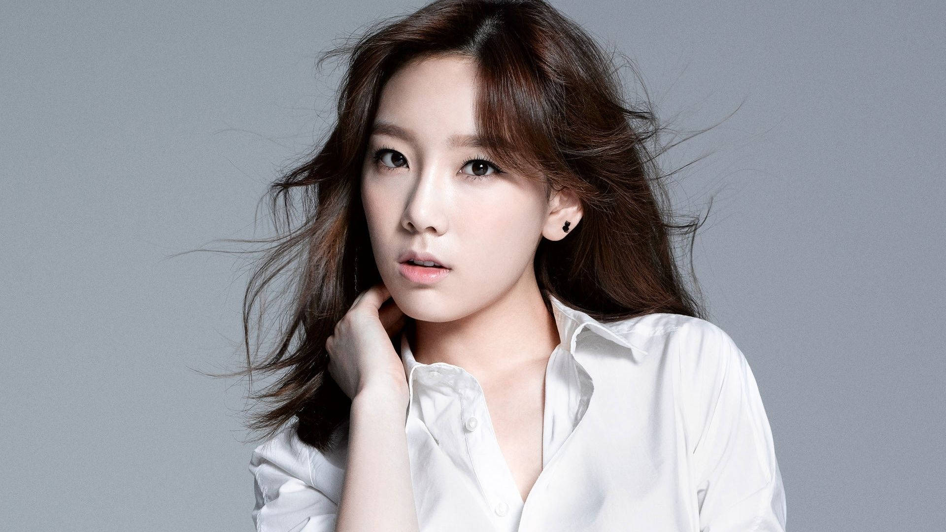 K-Pop Queen, Taeyeon, Stunning in a White Polo Wallpaper