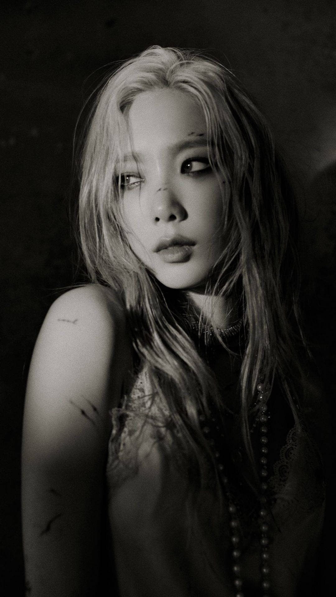 Taeyeon Wounded Body Wallpaper