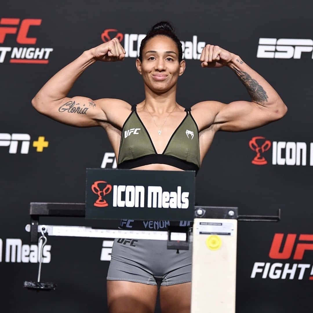 Taila Santos At Pre-Bout Weigh-In Wallpaper