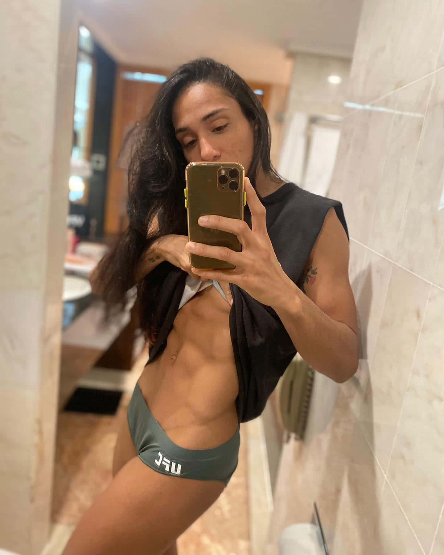 Taila Santos Showing Abs In Selfie Background