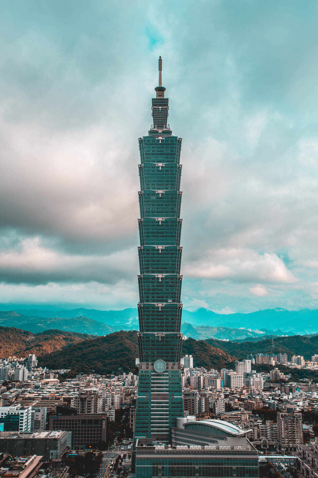 The inimitable cityscape of Taipei, Taiwan Wallpaper