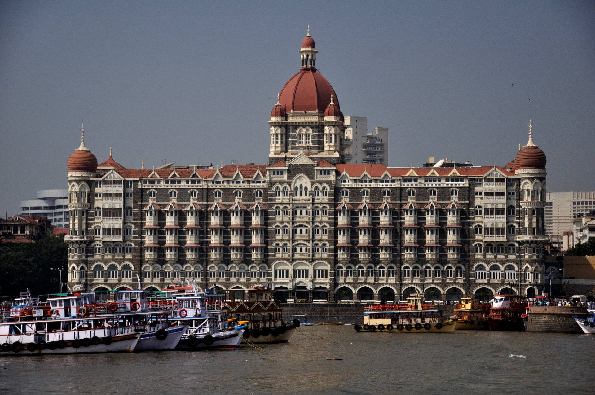 Das Taj Mahal Hotel Am Fluss In Mumbai. Wallpaper