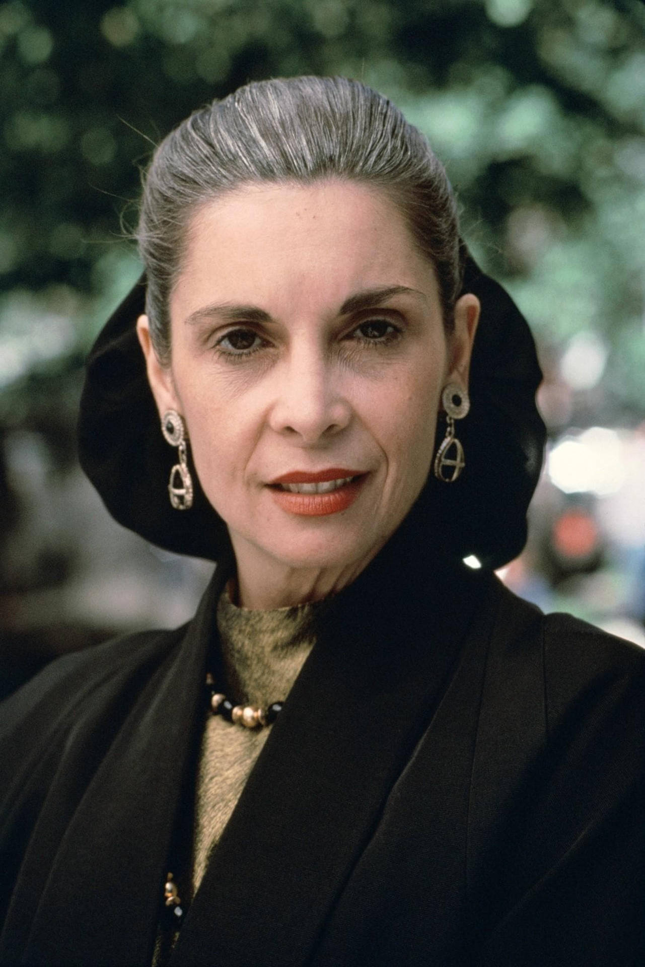 Talia Shire depicted as Connie Corleone in The Godfather Part III Wallpaper