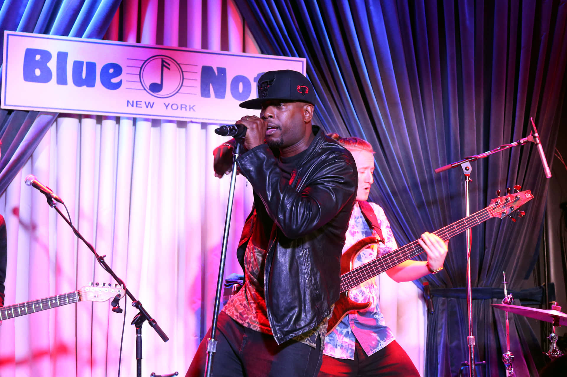 Talib Kweli Performanceat Blue Note New York Wallpaper