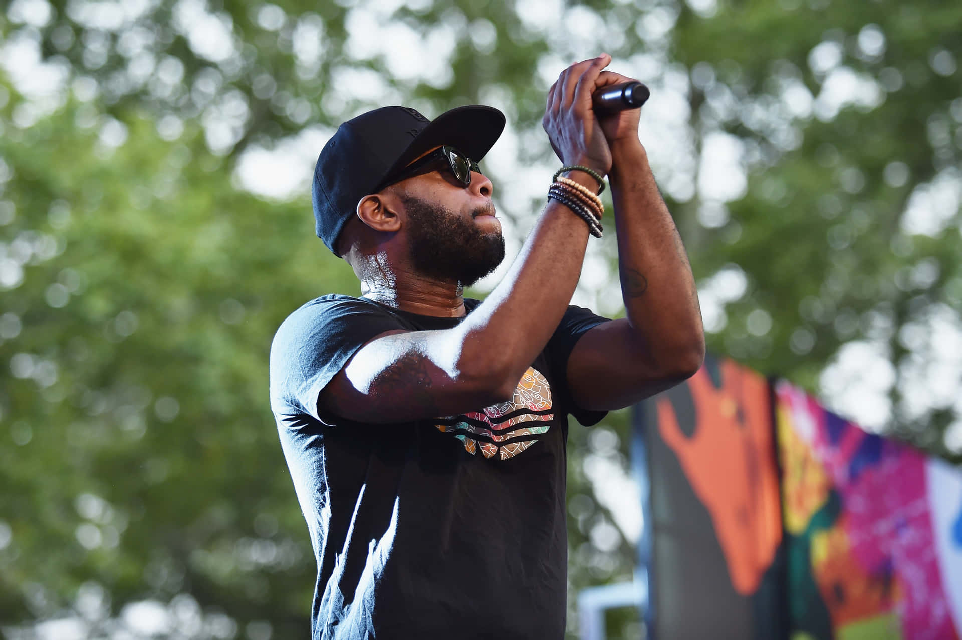 Talib Kweli Performing Live Outdoor Event Wallpaper