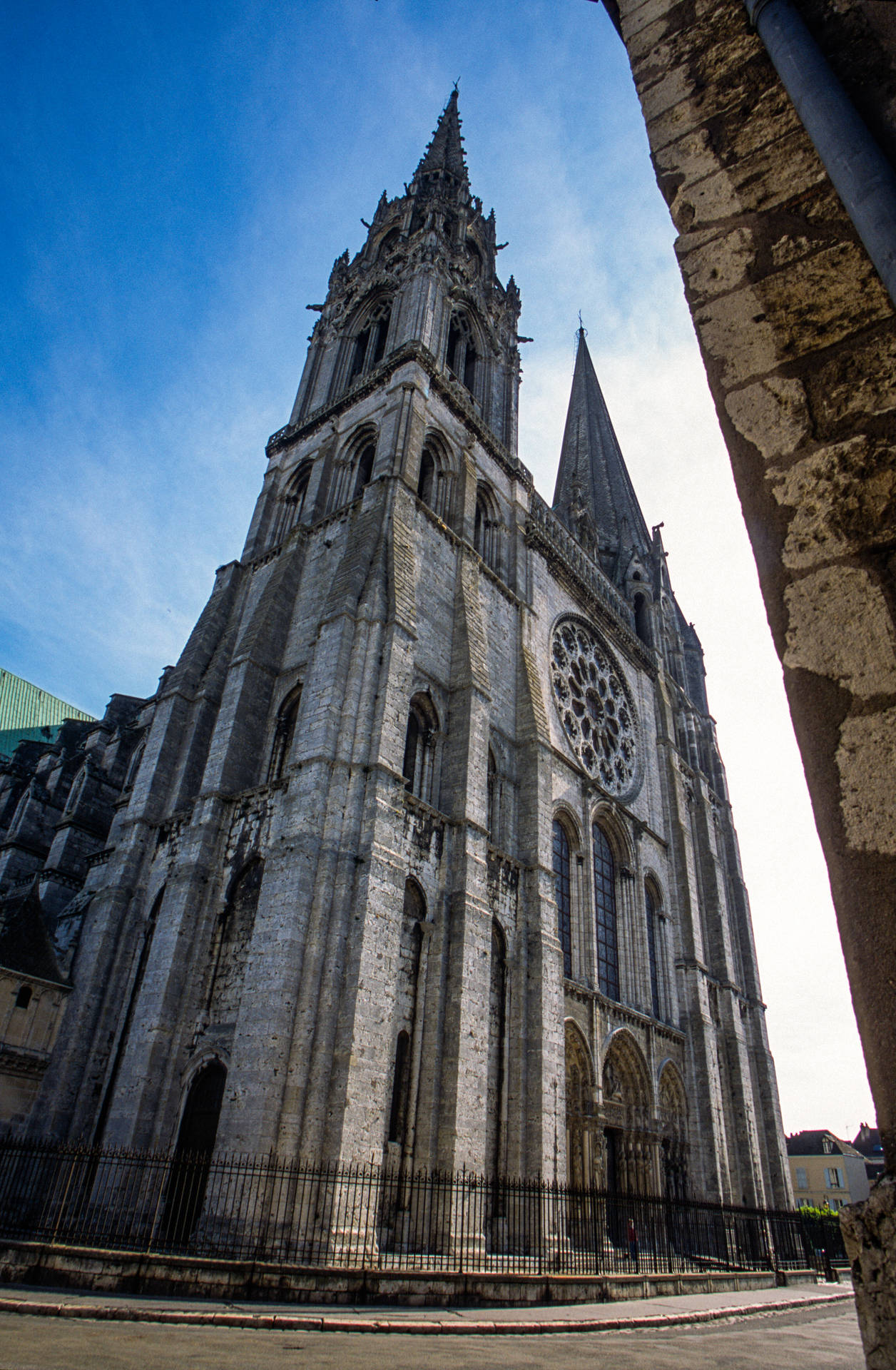 Catedralde Chartres Alta Fondo de pantalla