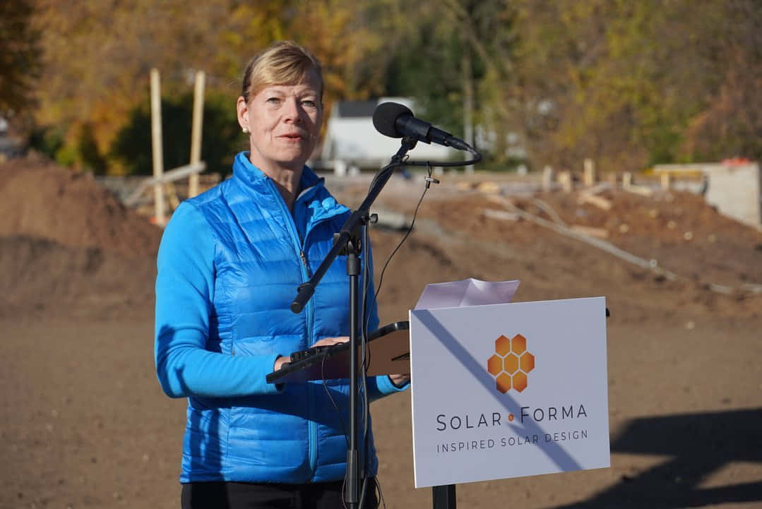 Tammy Baldwin Speaking For Solar Forma Wallpaper