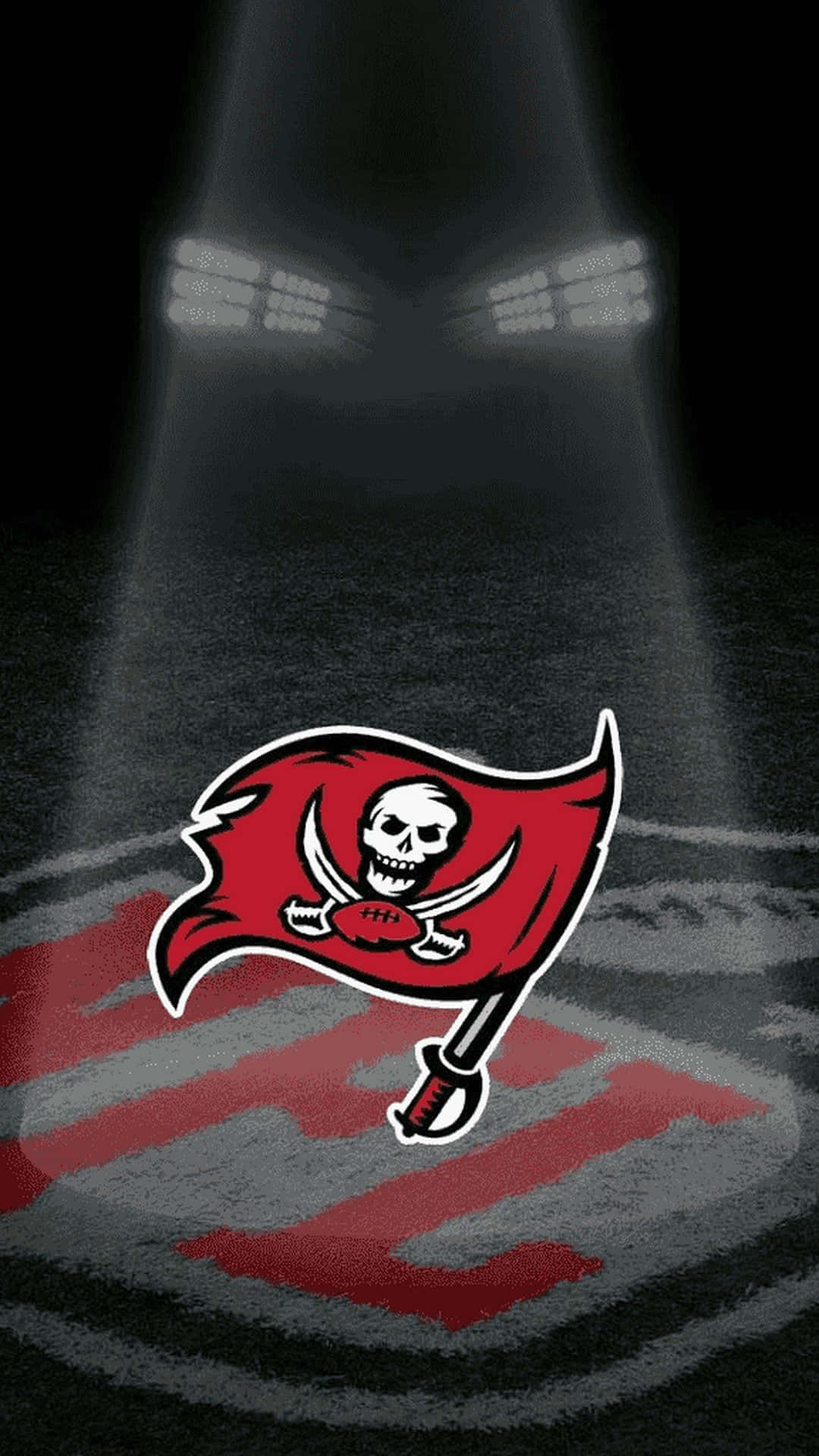 Tampa Bay Buccaneers iPhone Logo Spotlight-tapet: Fremhæv din støtte til Buccaneers med dette spotlight-tapet af deres ikoniske logo. Wallpaper