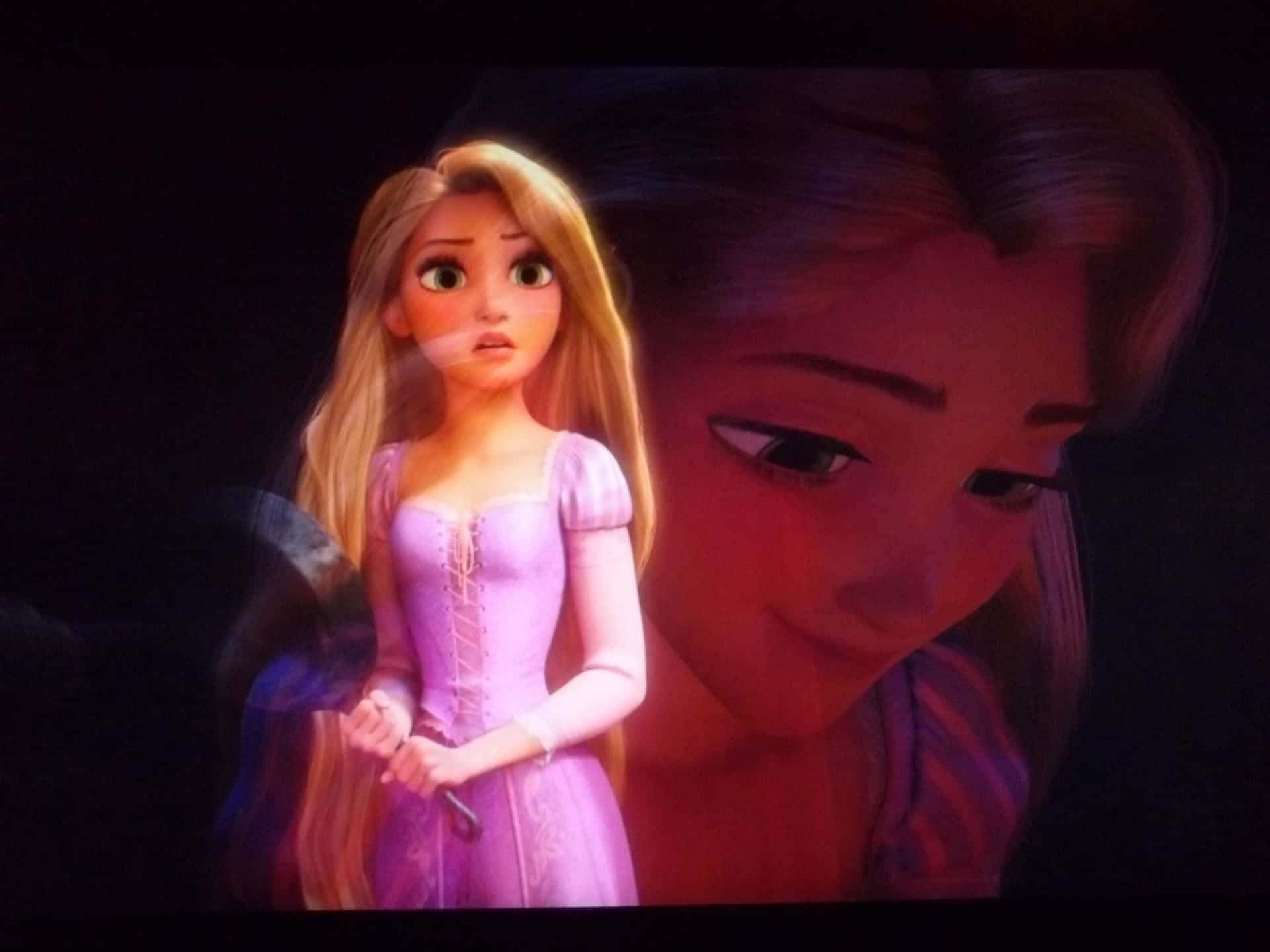 Enbild På En Prinsessa Och En Karaktär Från Tangled