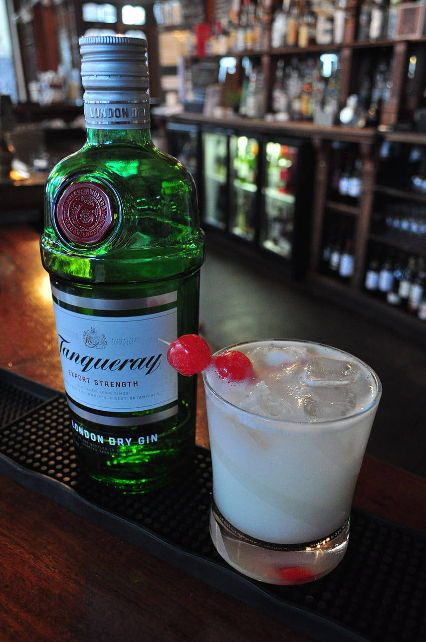 Elegance in a Bottle - Tanqueray Gin on a Sophisticated Bar Counter Wallpaper