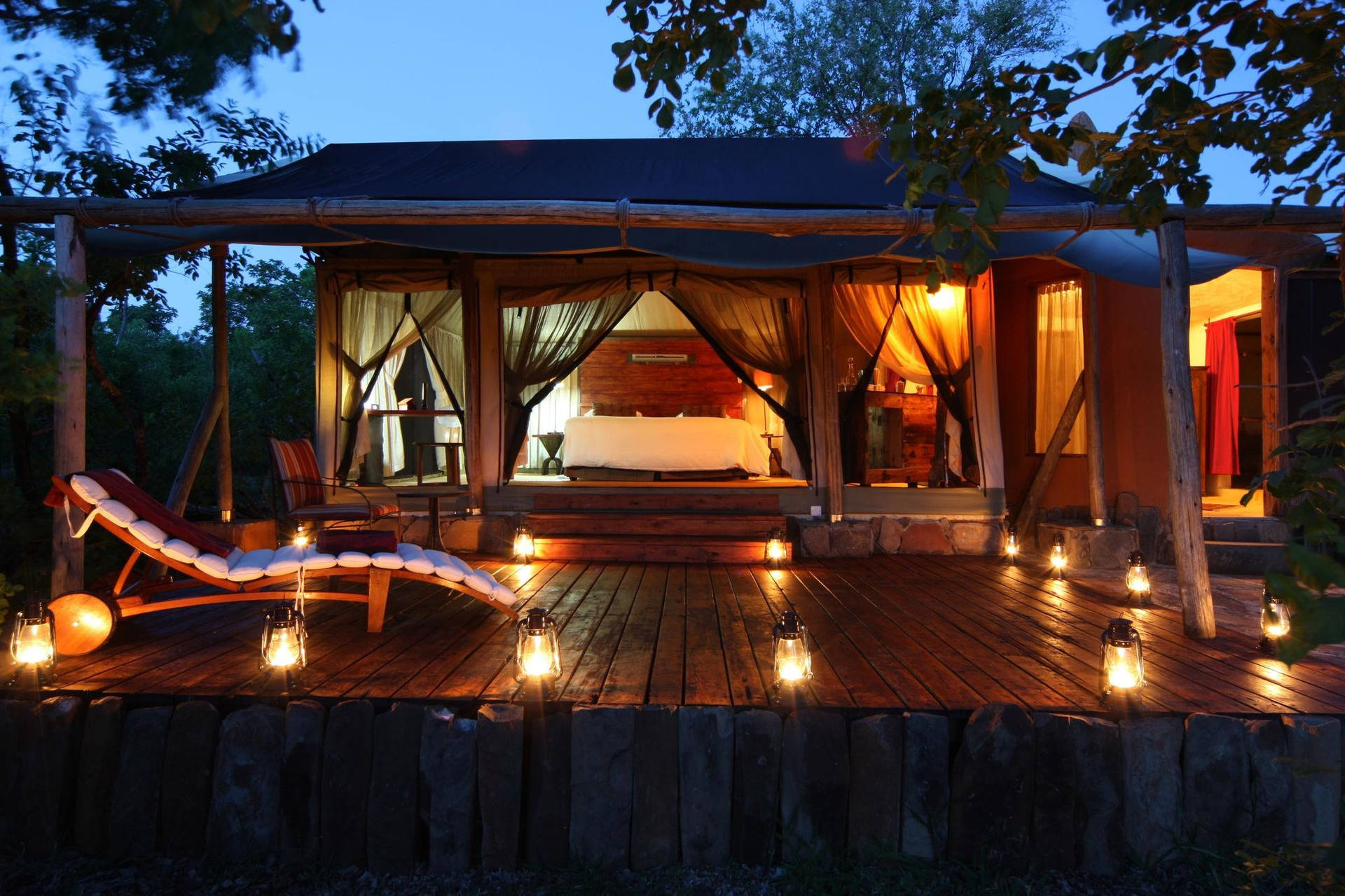 Nyd Tanzania Azura Selous Lodge – Tag et bad i det smukke, uforstyrrede landskab. Wallpaper
