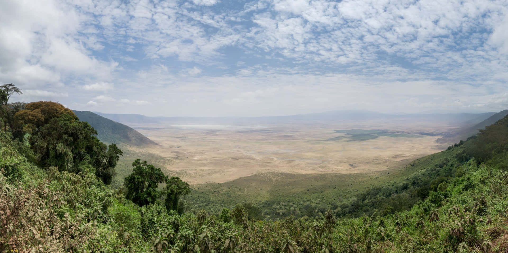 Tanzaniasstora Vulkaniska Kaldera Ngorongorokrater Landskap. Wallpaper