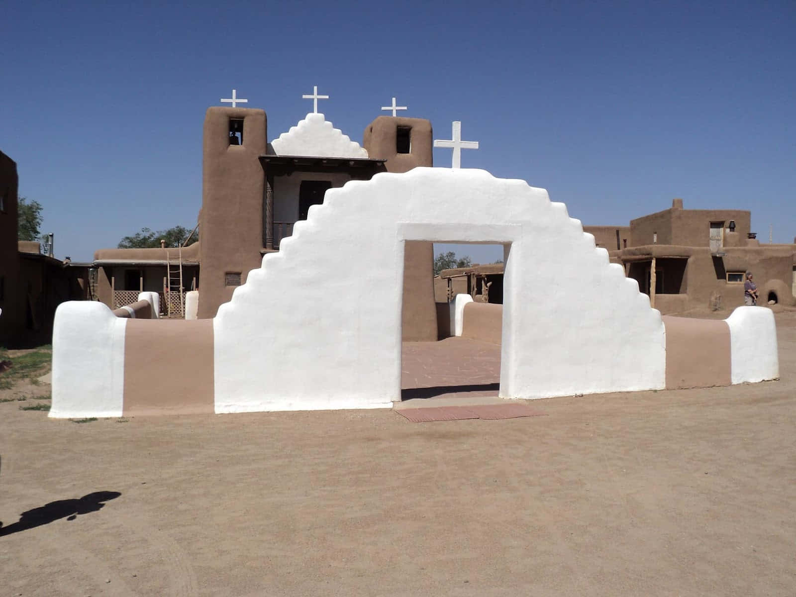 Fachadade La Iglesia De San Gerónimo En El Pueblo De Taos Fondo de pantalla