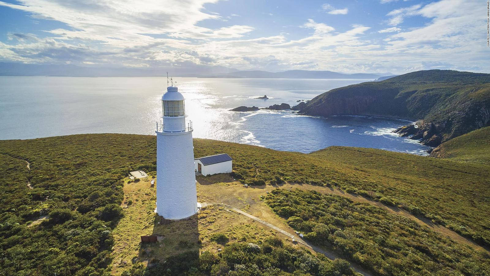 Tasmaniavitt Fyr - This Would Be A Suitable Translation For A Computer Or Mobile Wallpaper Featuring The Tasmania White Lighthouse. Wallpaper
