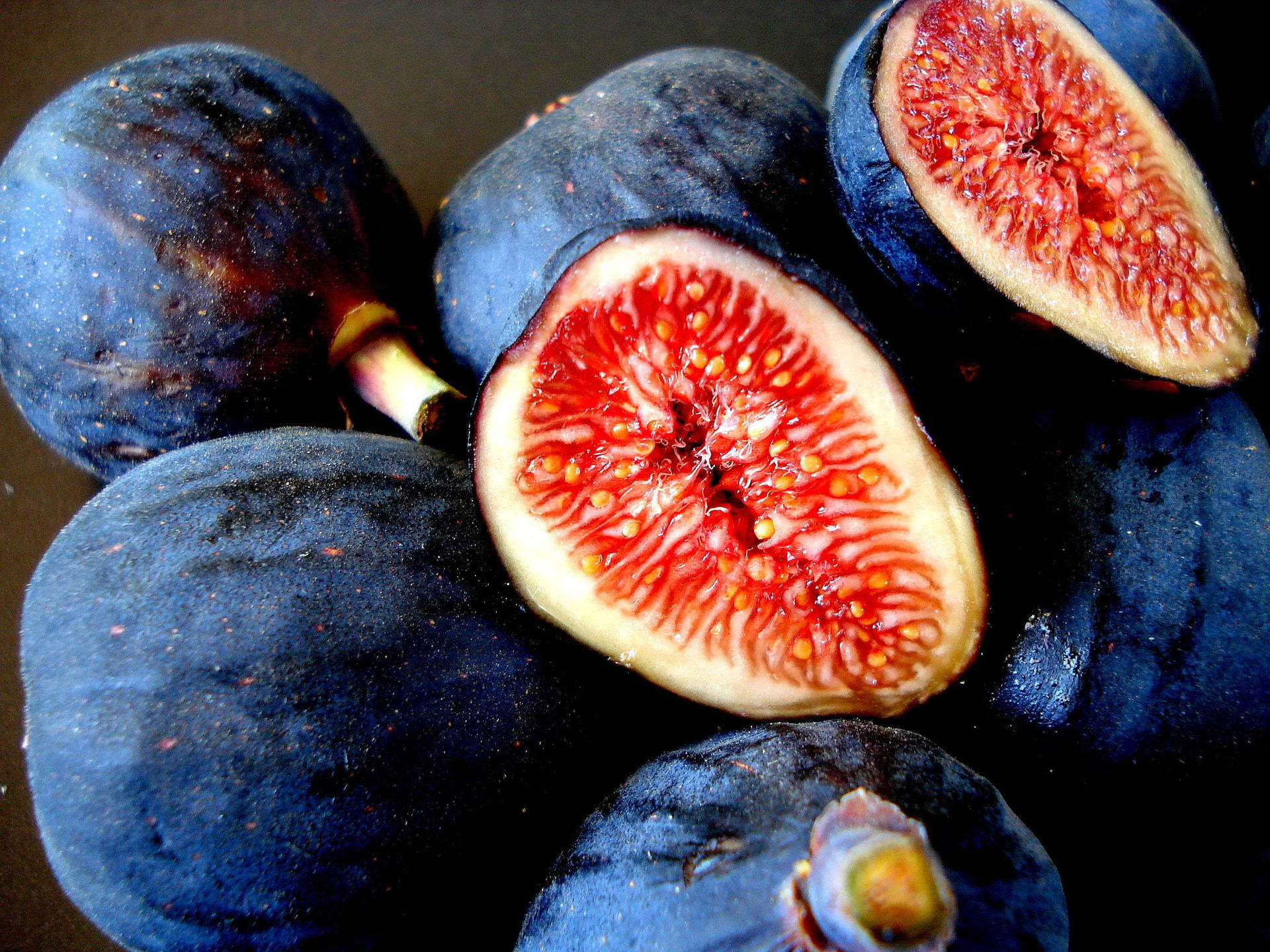 Fresh Harvest of Black Mission Figs Wallpaper