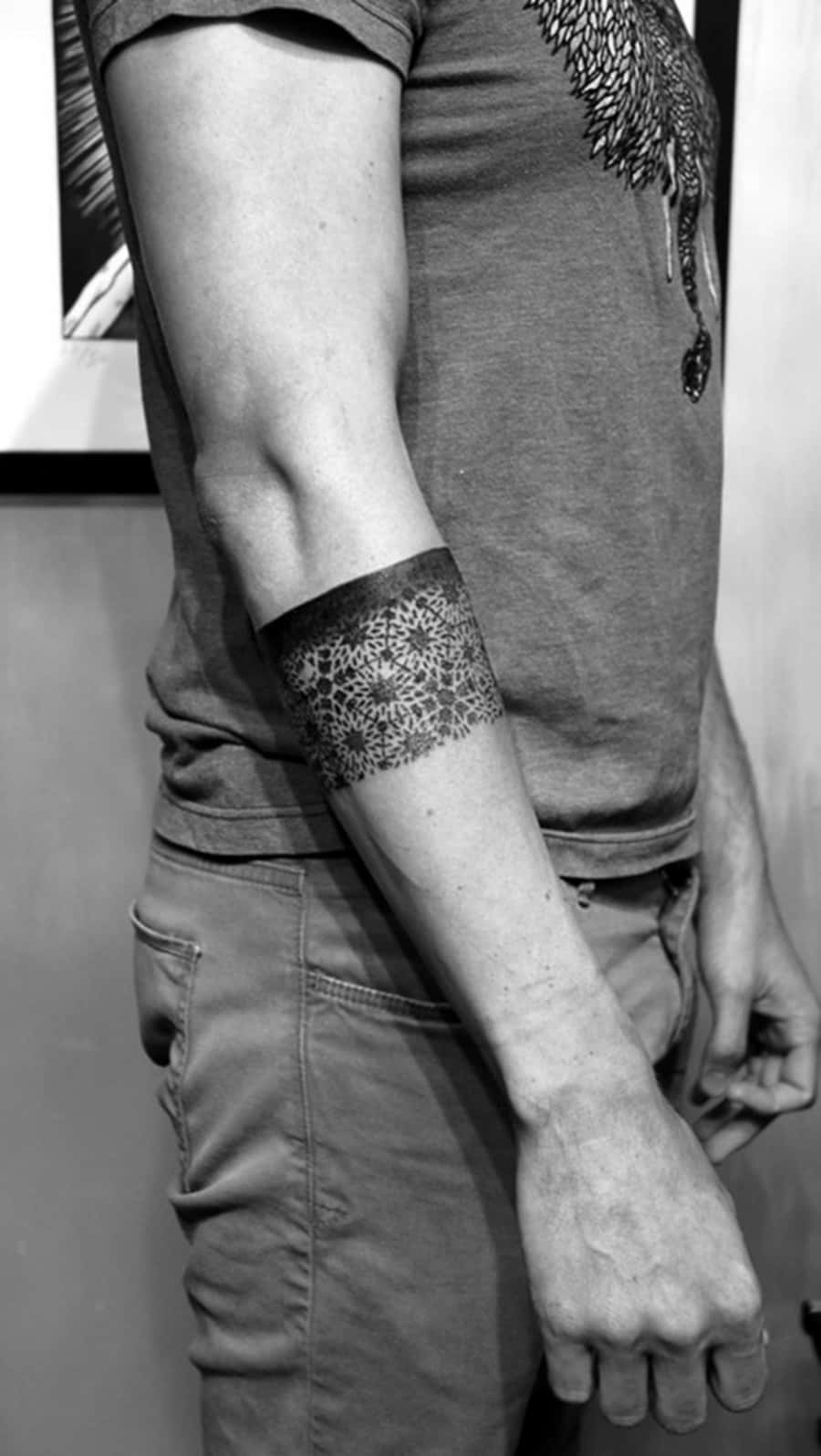 Immaginedi Un Bracciale Floreale Tatuato