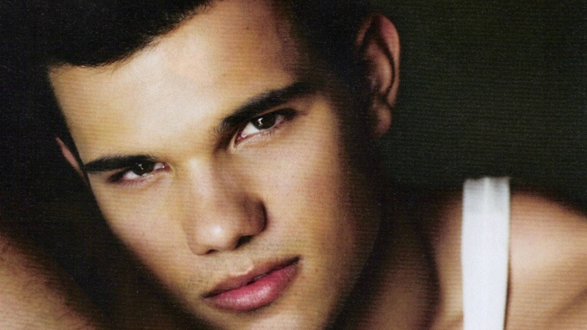 Taylor Lautner Close-up Wallpaper
