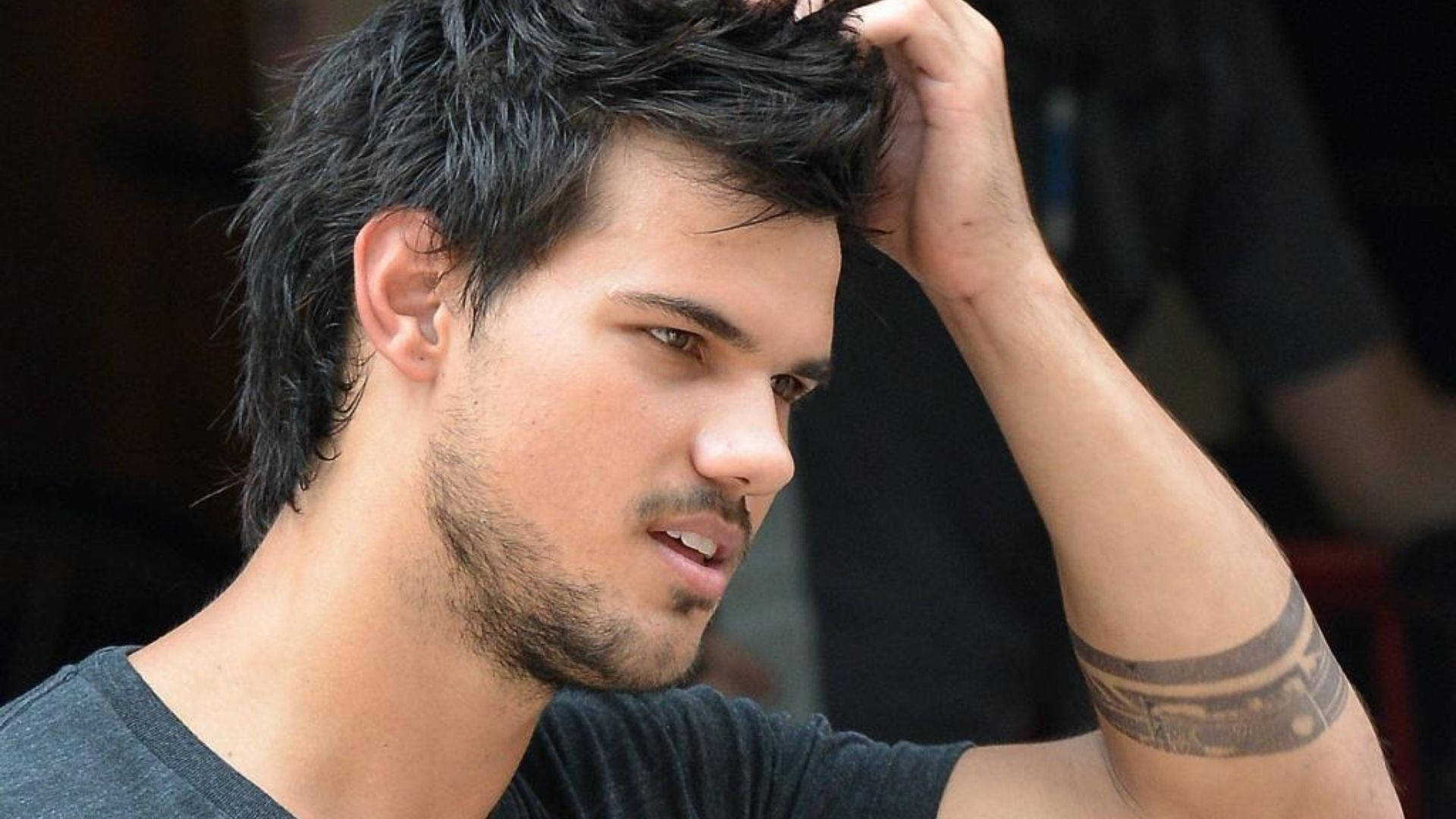 Taylor Lautner Handsome Side View Wallpaper
