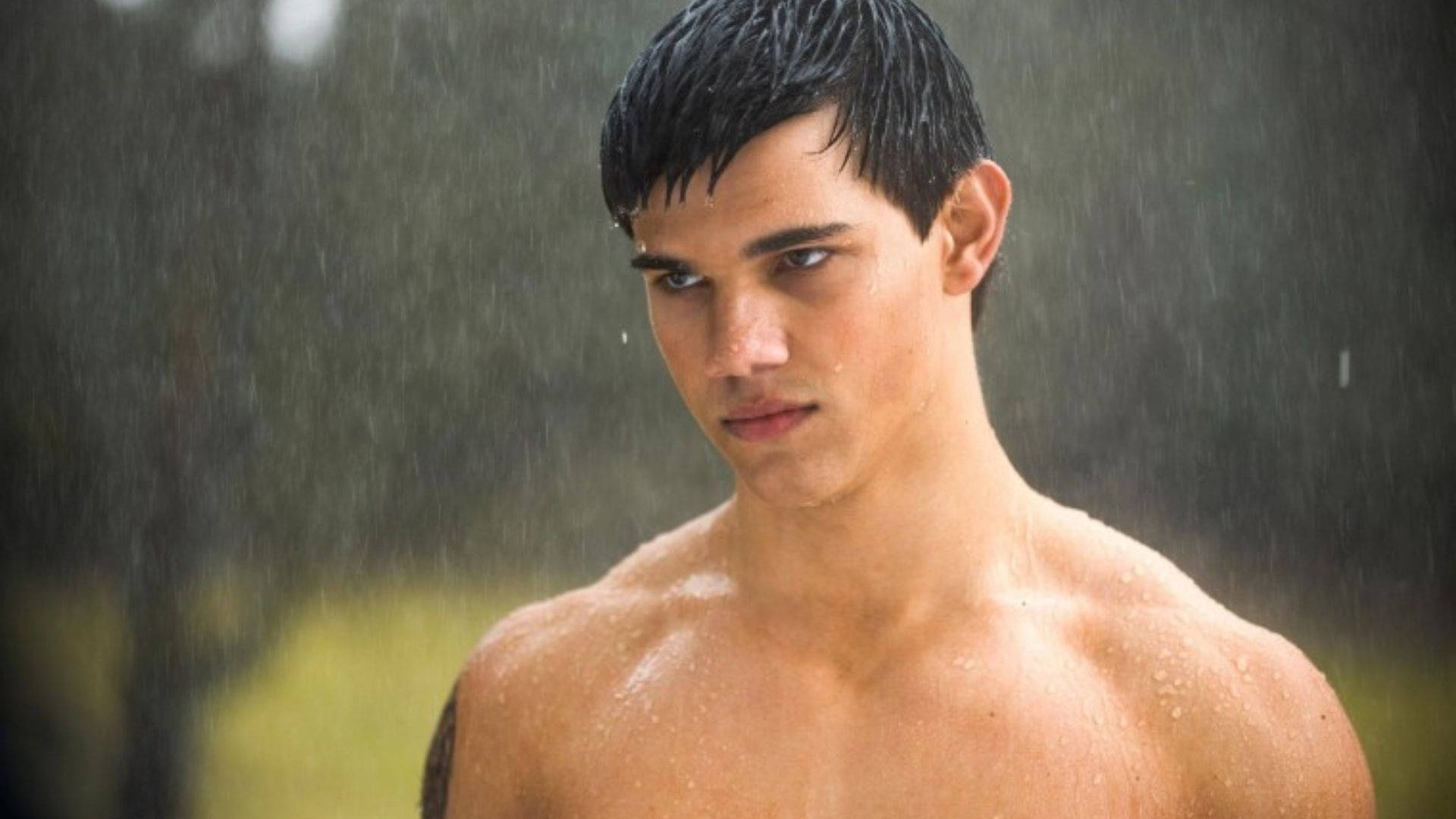 Taylor Lautner i regnen Wallpaper