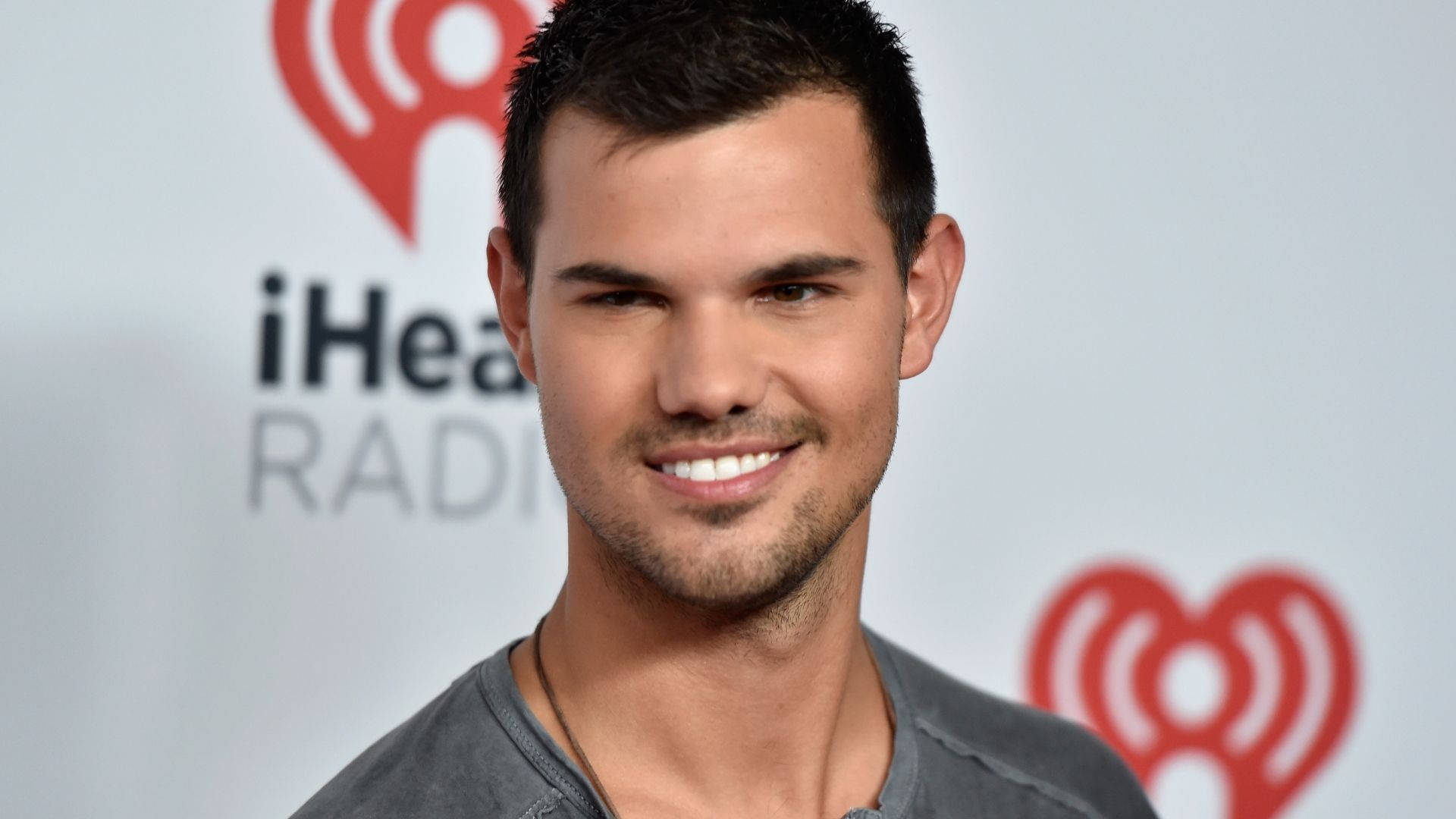 Taylor Lautner Sweet Smile Wallpaper