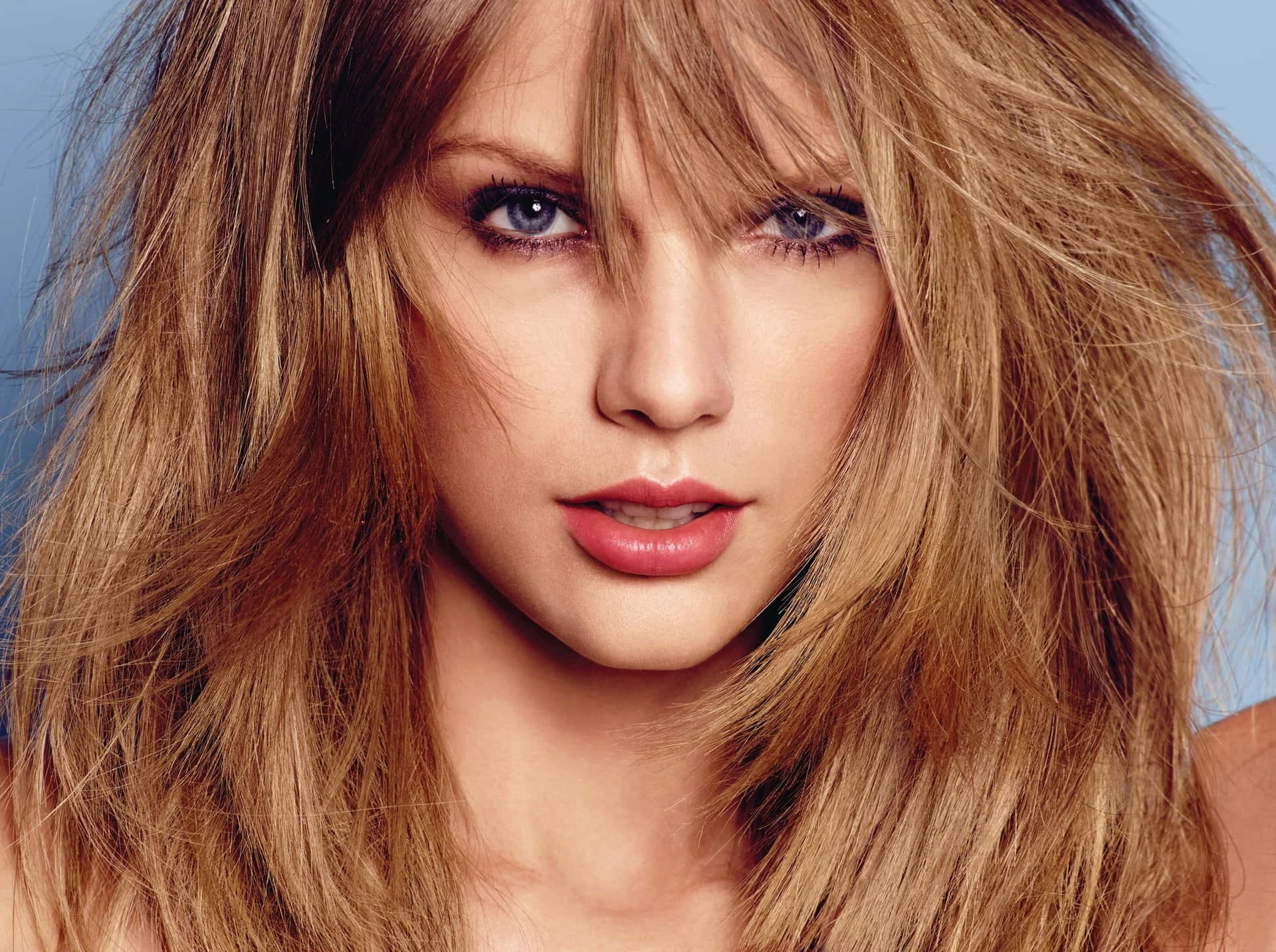 Hintergrundbildvon Taylor Swift Mit Verwuscheltem Haar