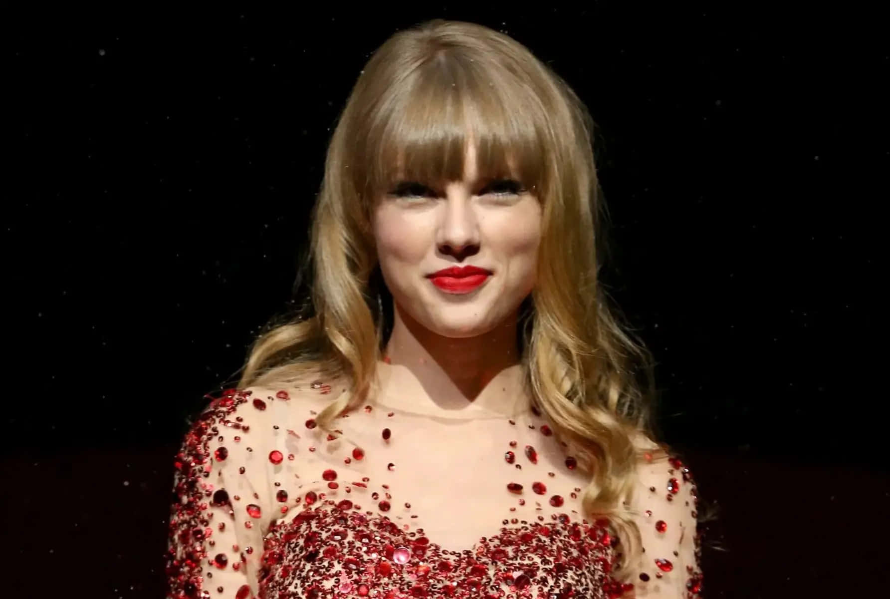 Sfondodi Taylor Swift In Abito Rosso