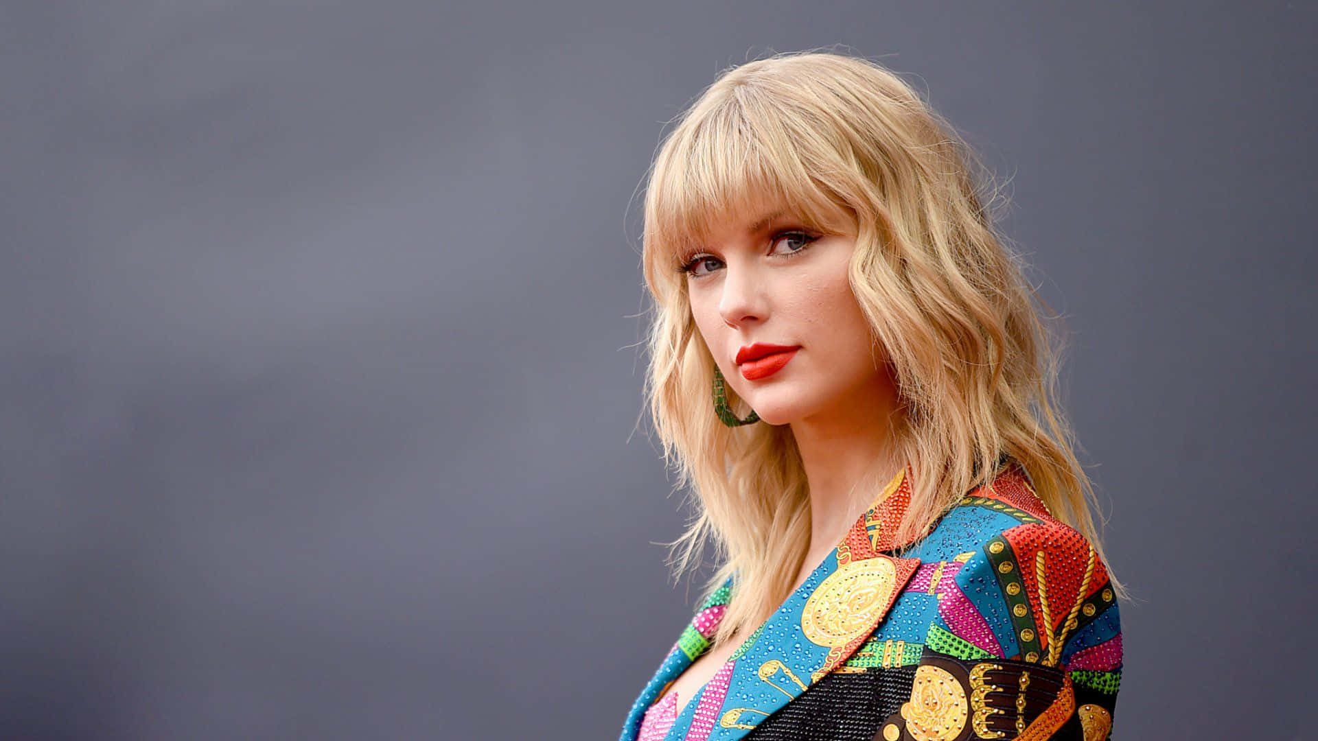 Taylor Swift skinner på hendes nye album, Folklore. Wallpaper