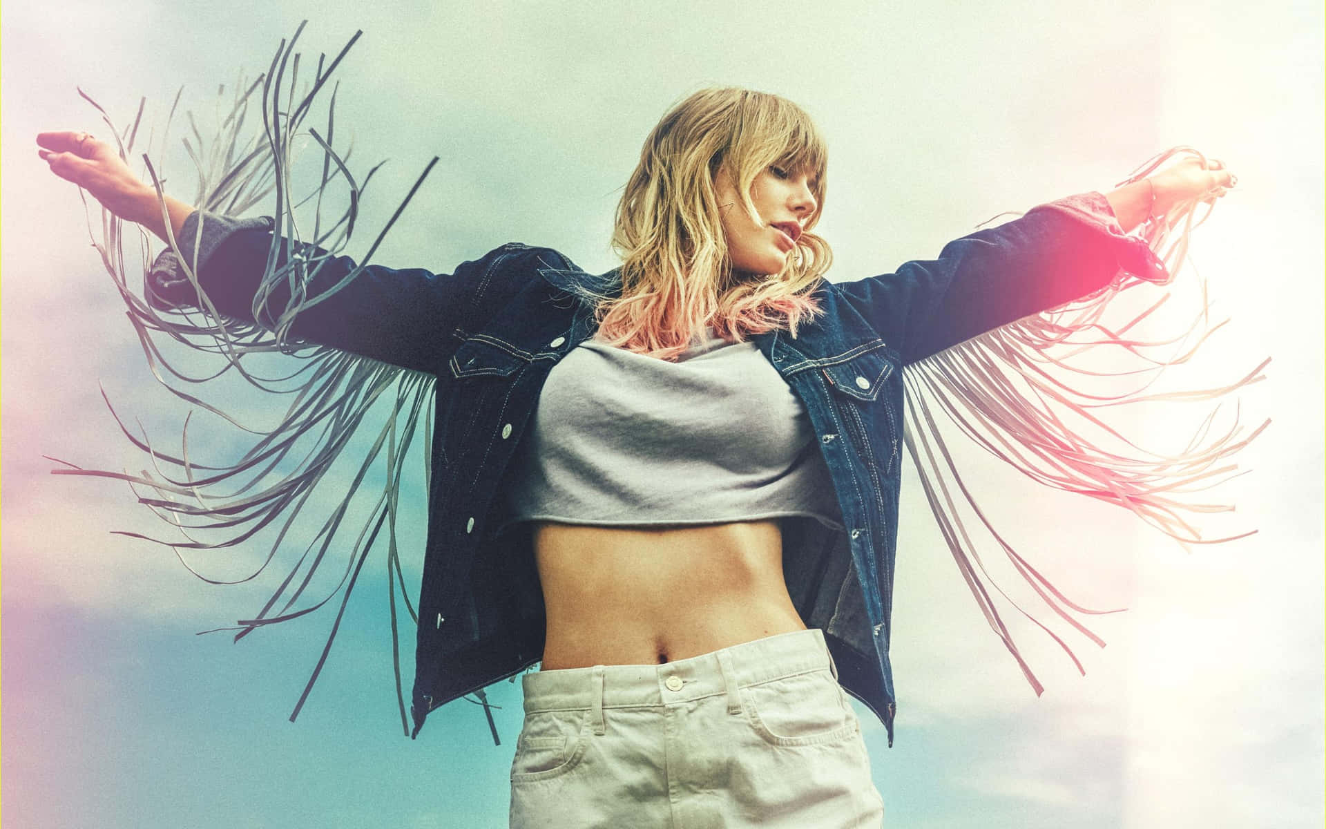 Taylor Swift Freedom Pose Aesthetic Wallpaper