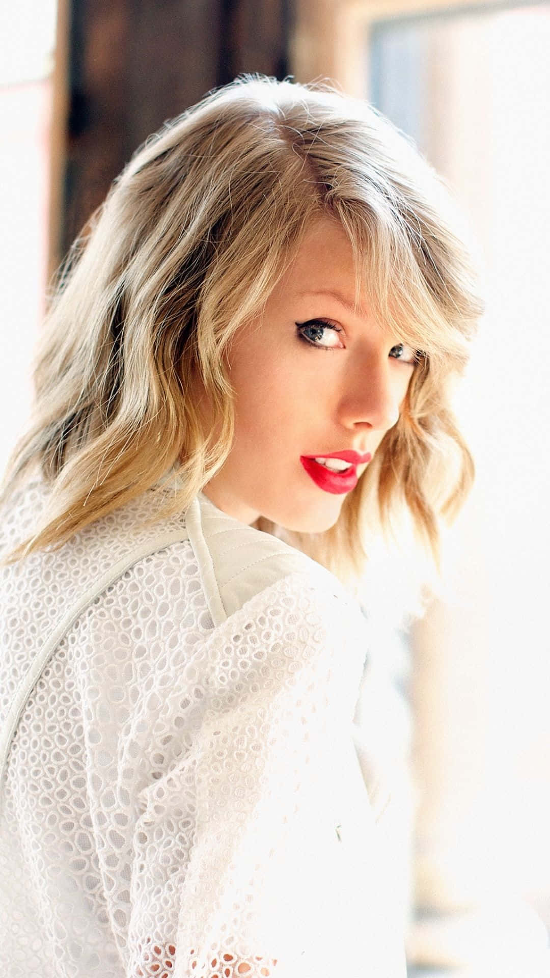 Taylor Swift iPhone Classic Red Lipstick Wallpaper