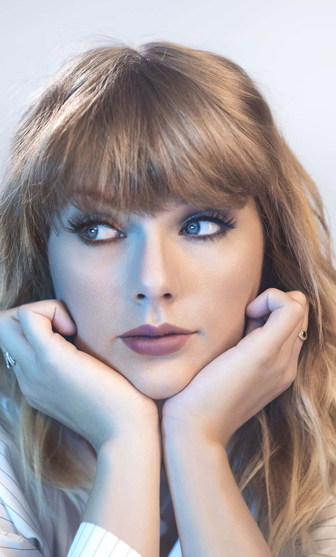 Consigueel Último Iphone De Taylor Swift Para Estar Conectado Y Mostrar Tu Amor De Fan. Fondo de pantalla