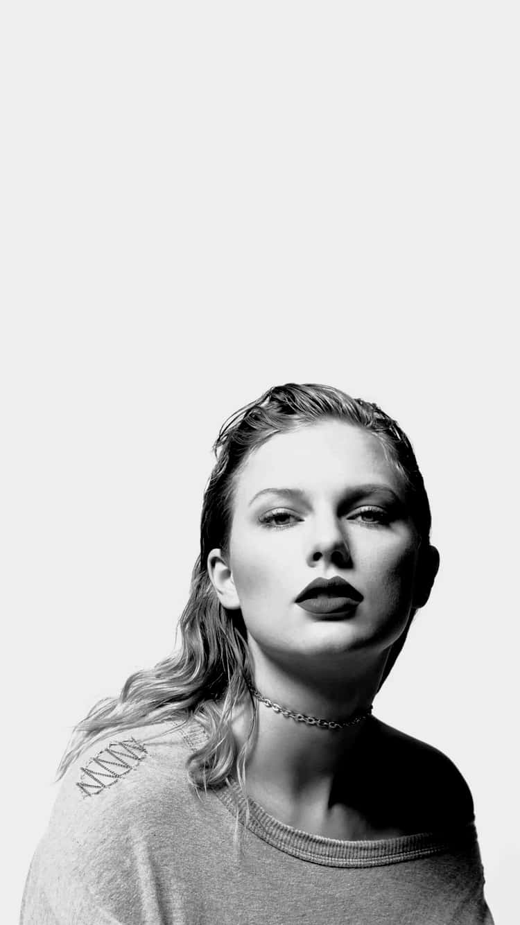 Taylor Swift Lover 4K Wallpaper 4897