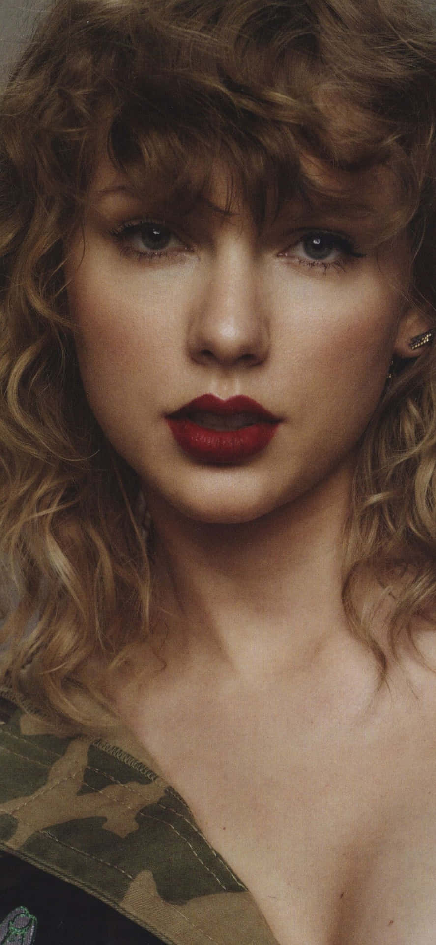 Taylor Swift Iphone 1125 X 2436 Wallpaper