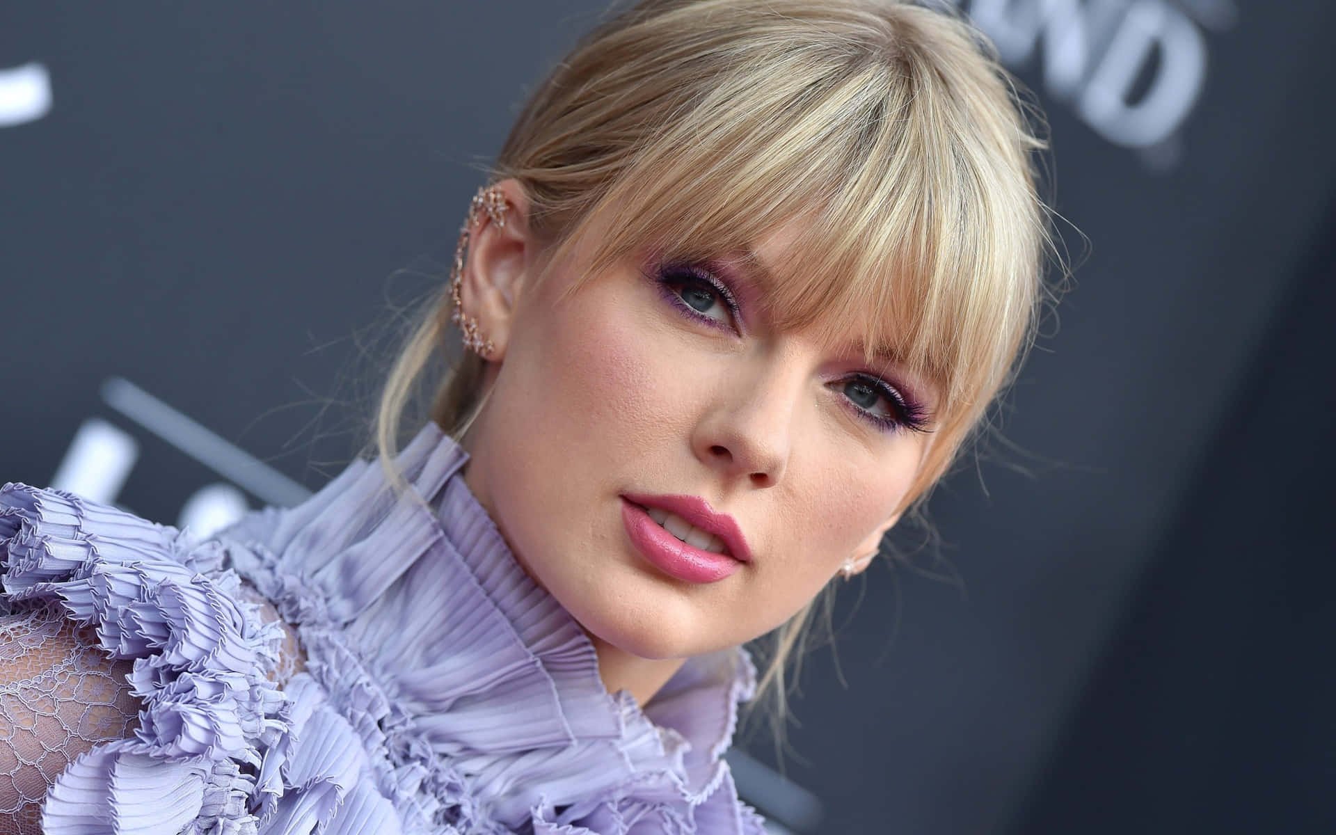 Taylor Swift Lavender Dress Event Wallpaper